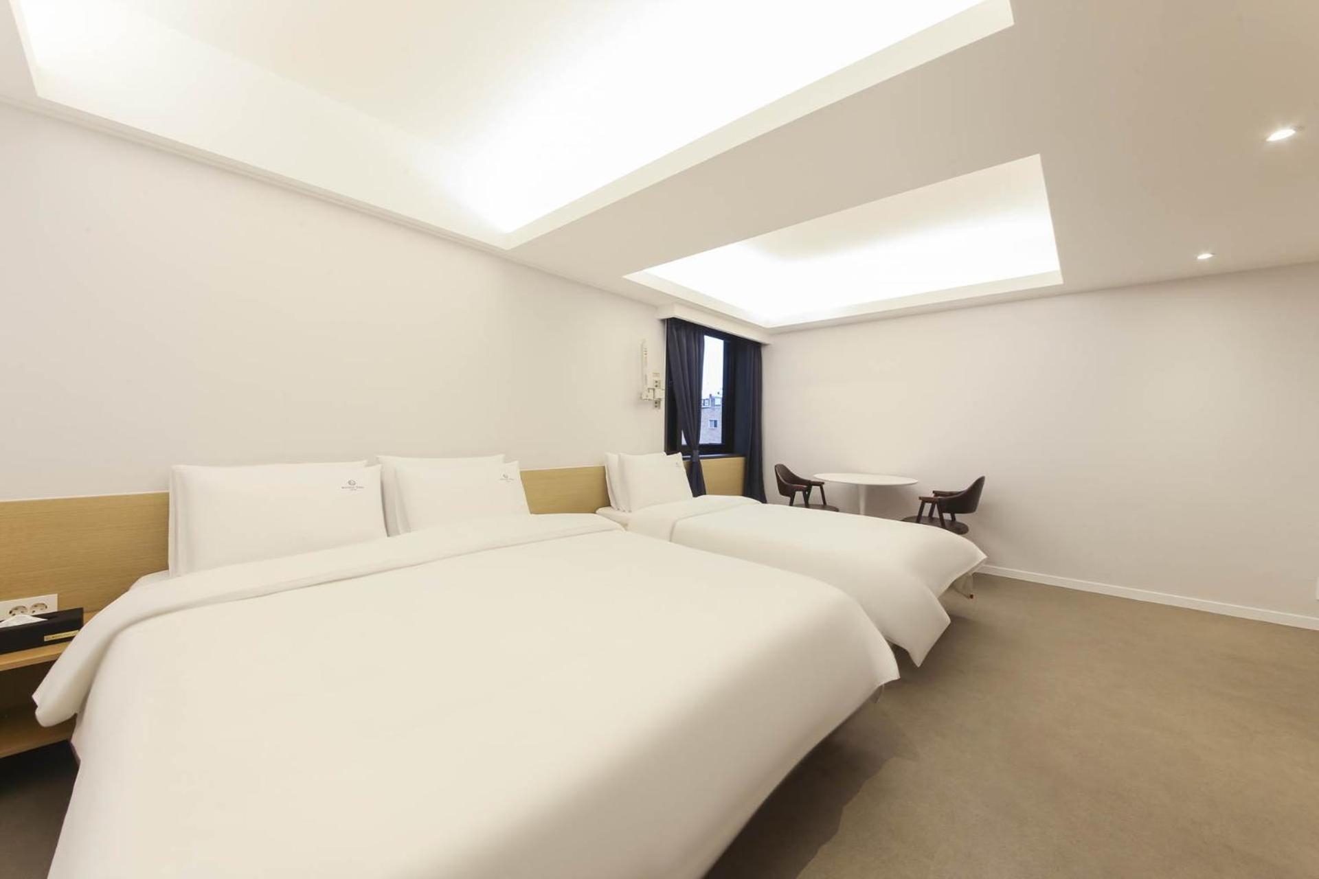 Deluxe Twin Room with Sea View - Photo 7