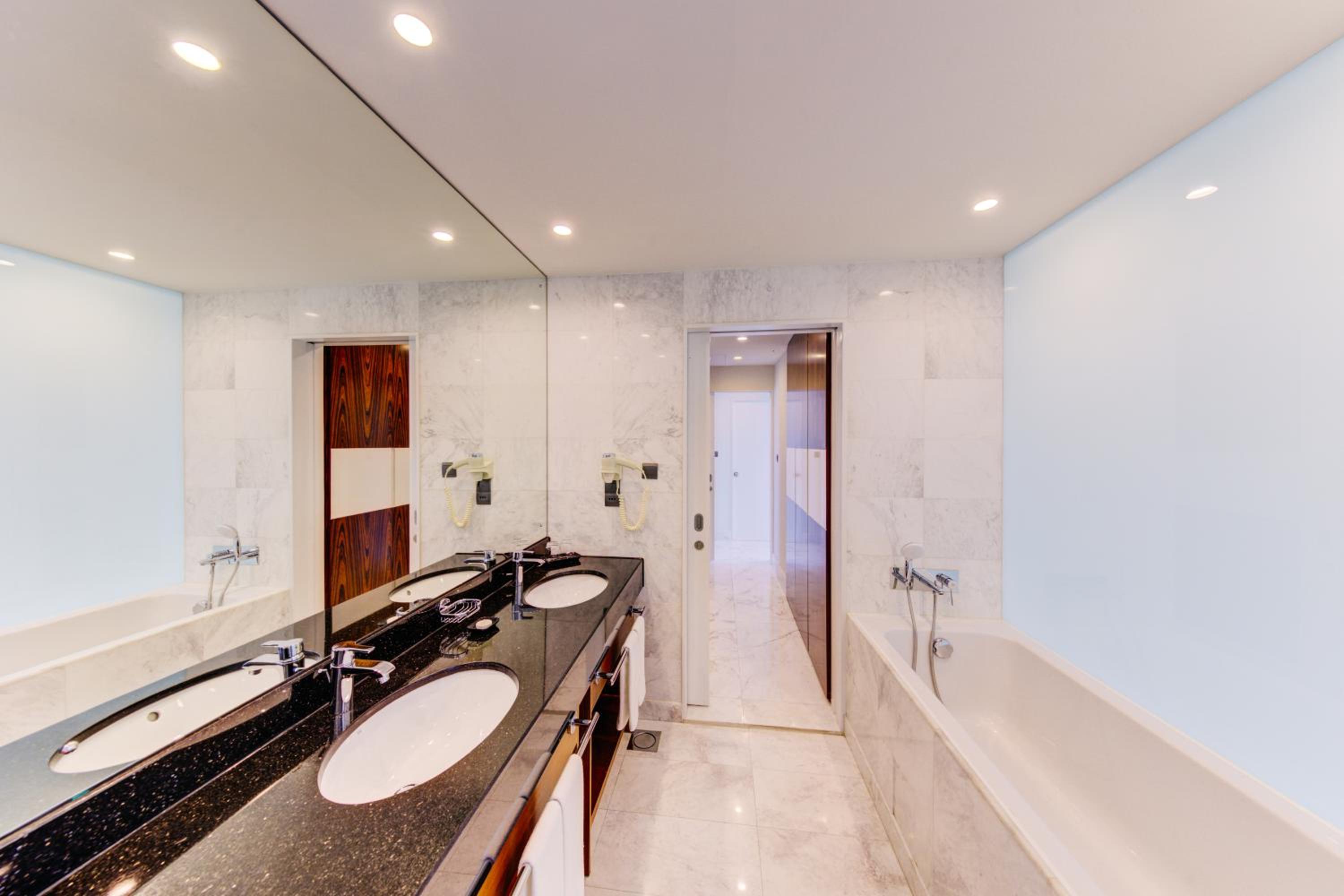 Suite with Lake View photo 3