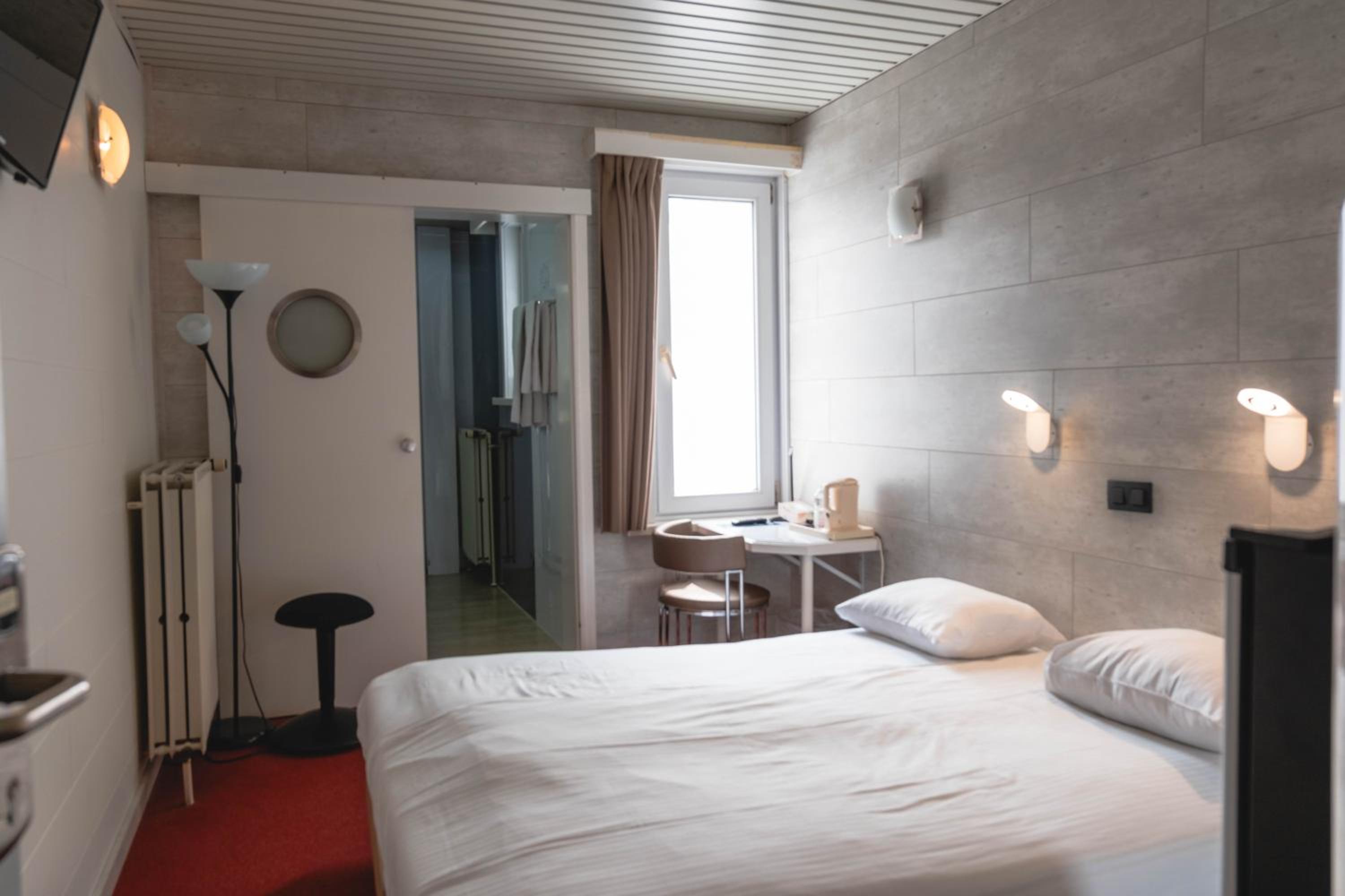 Budget Double Room photo 2