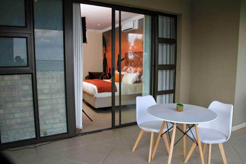 Five-Bedroom House photo 3