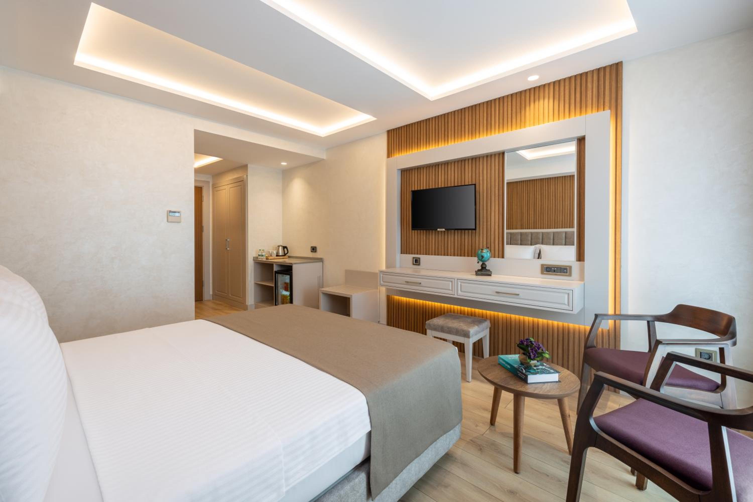 Superior Double or Twin Room photo 2
