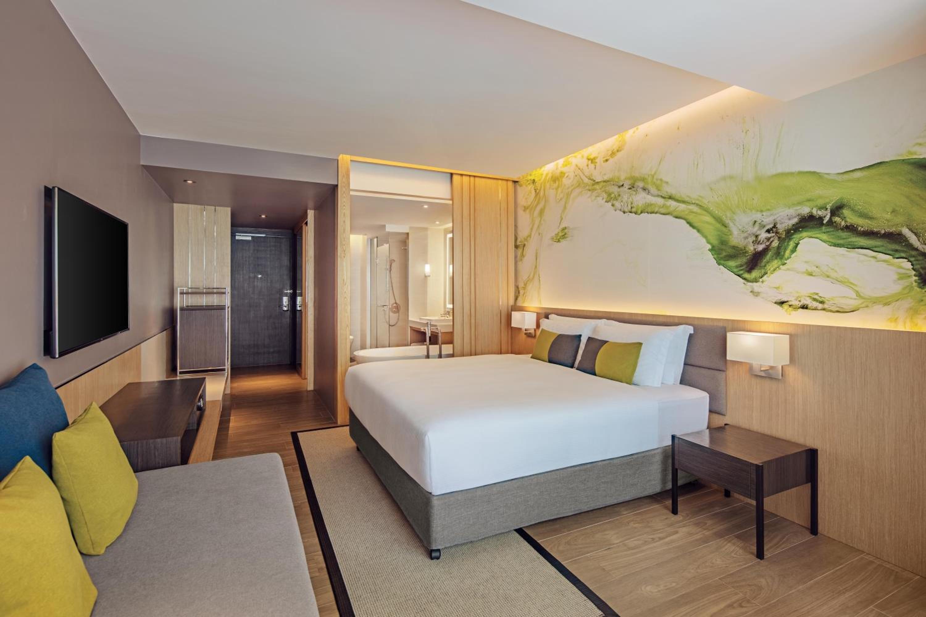 Premium King Room - Poolside photo 3