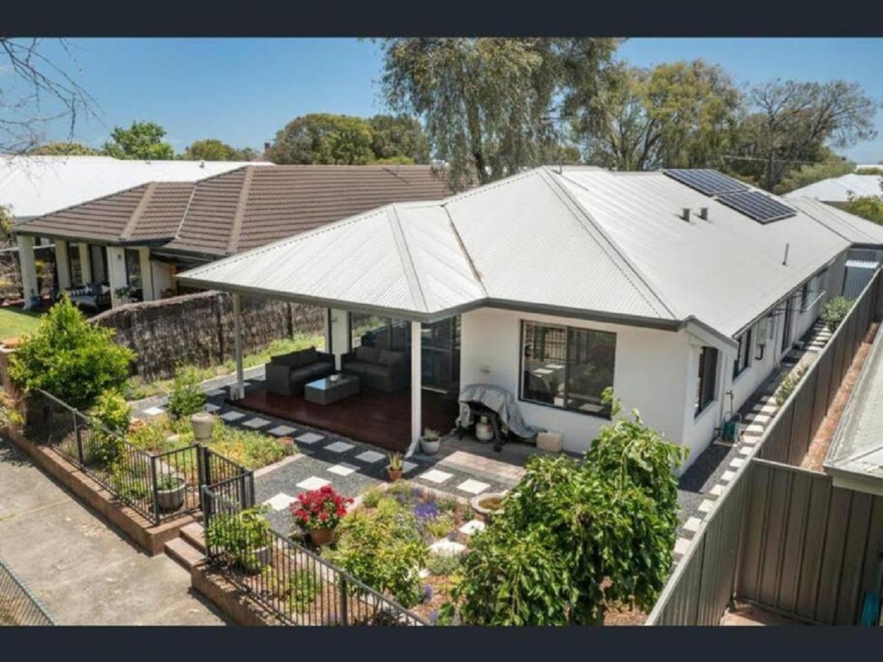 Four-Bedroom House photo 3