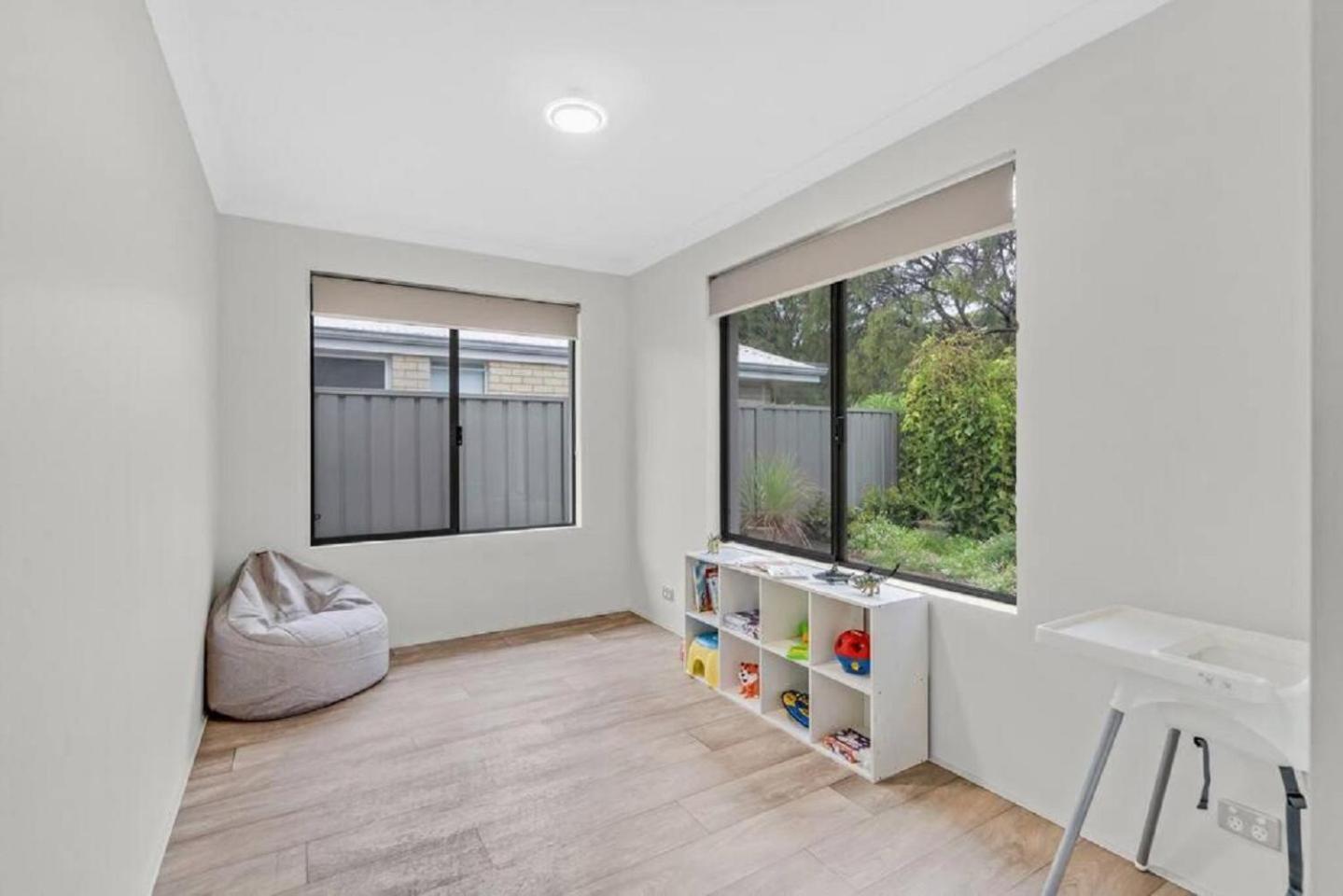 Four-Bedroom House photo 2