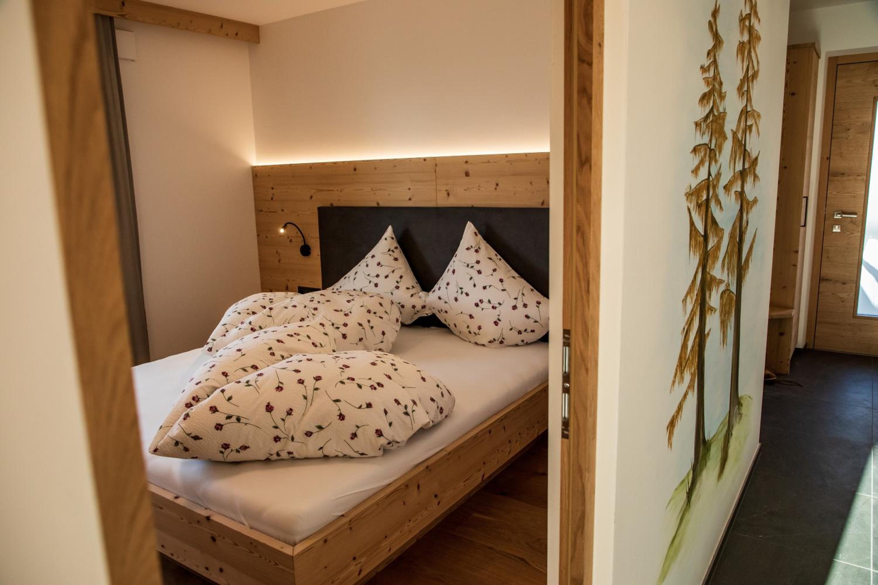 Two-Bedroom Deluxe Apartment with Garden View
