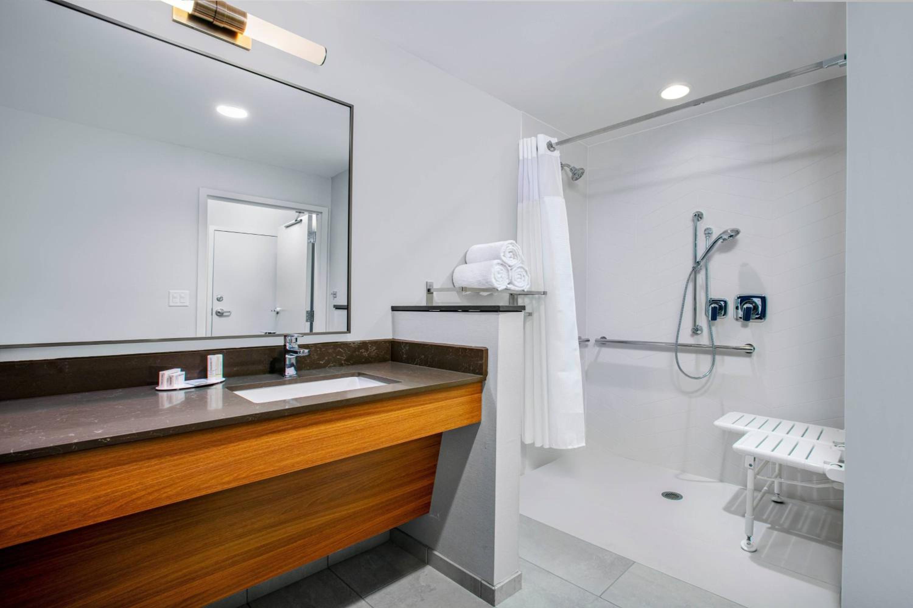 Double Queen Room - Photo 7