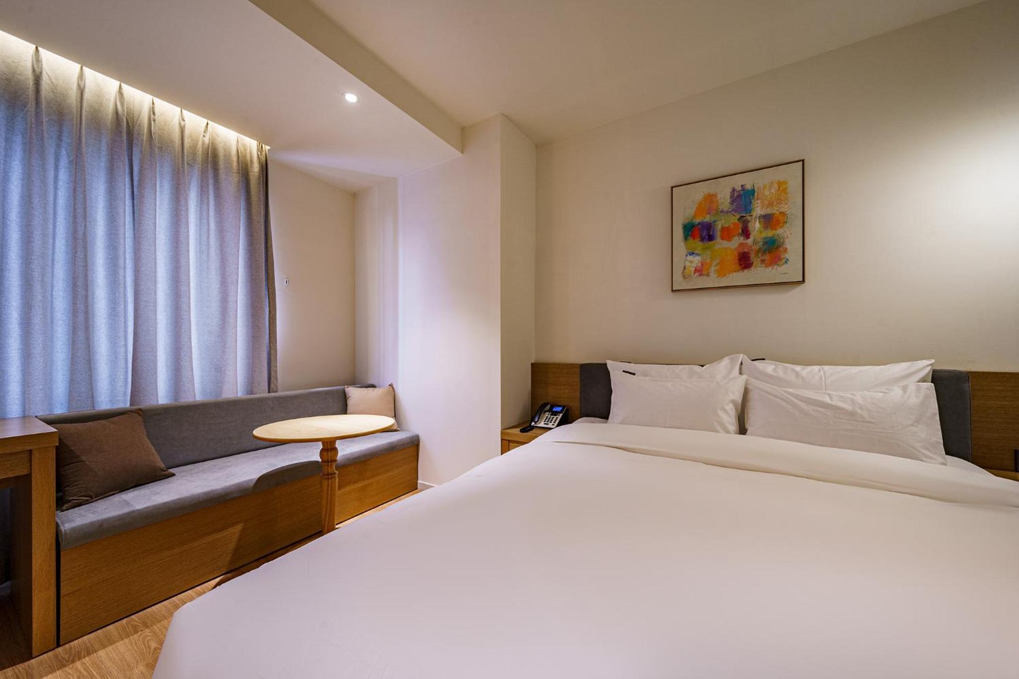Standard Double Room - Photo 7