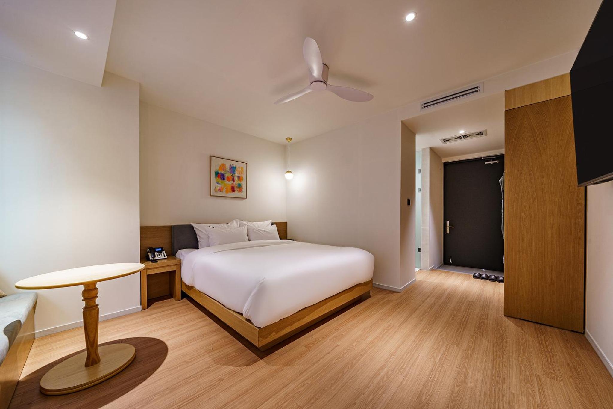 Standard Double Room - Photo 8