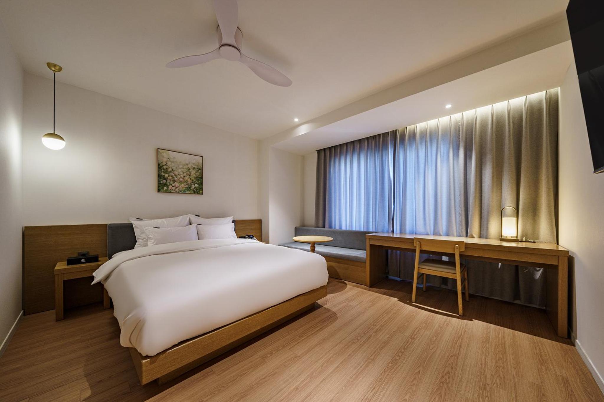 Standard Double Room - Photo 9