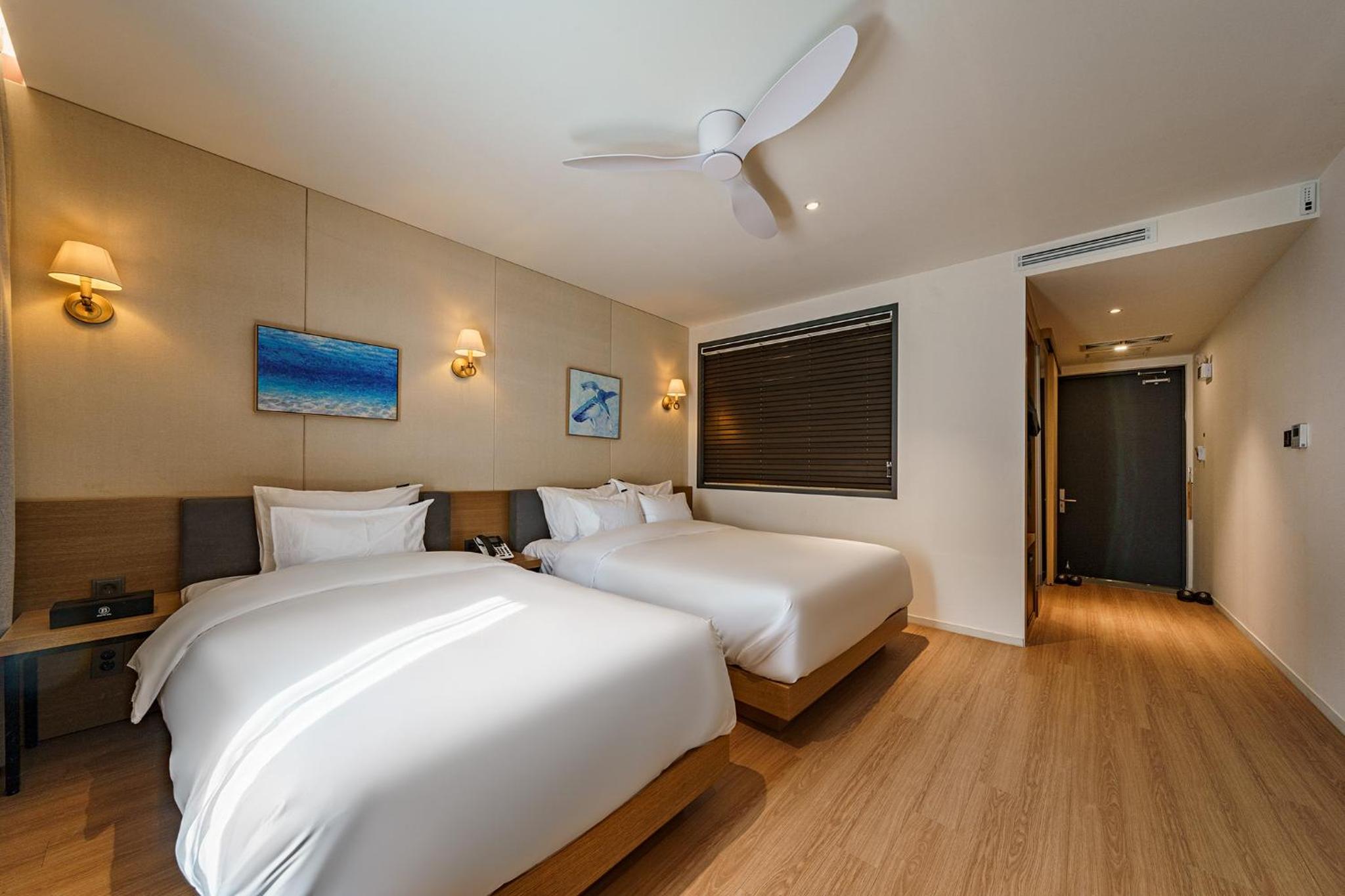 Deluxe Twin Room - Photo 11
