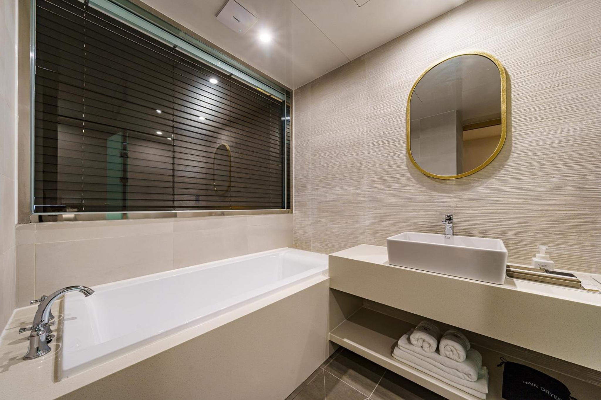 Deluxe Twin Room - Photo 7