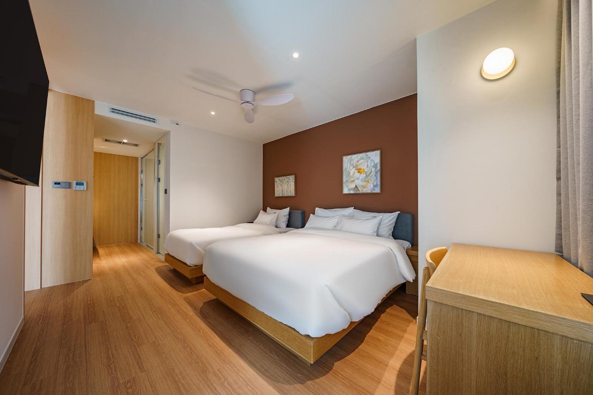 Suite - Photo 19
