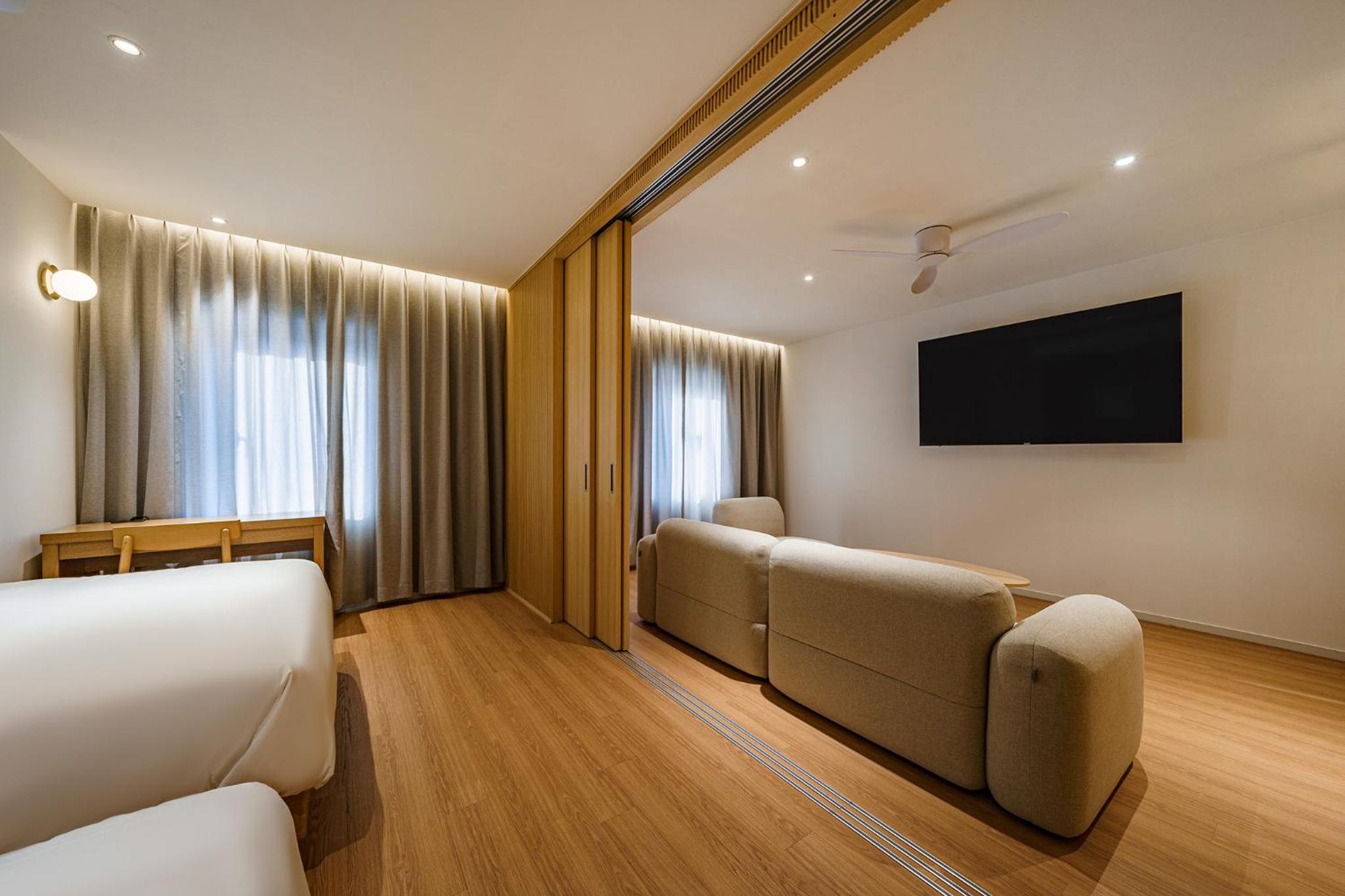 Suite - Photo 2