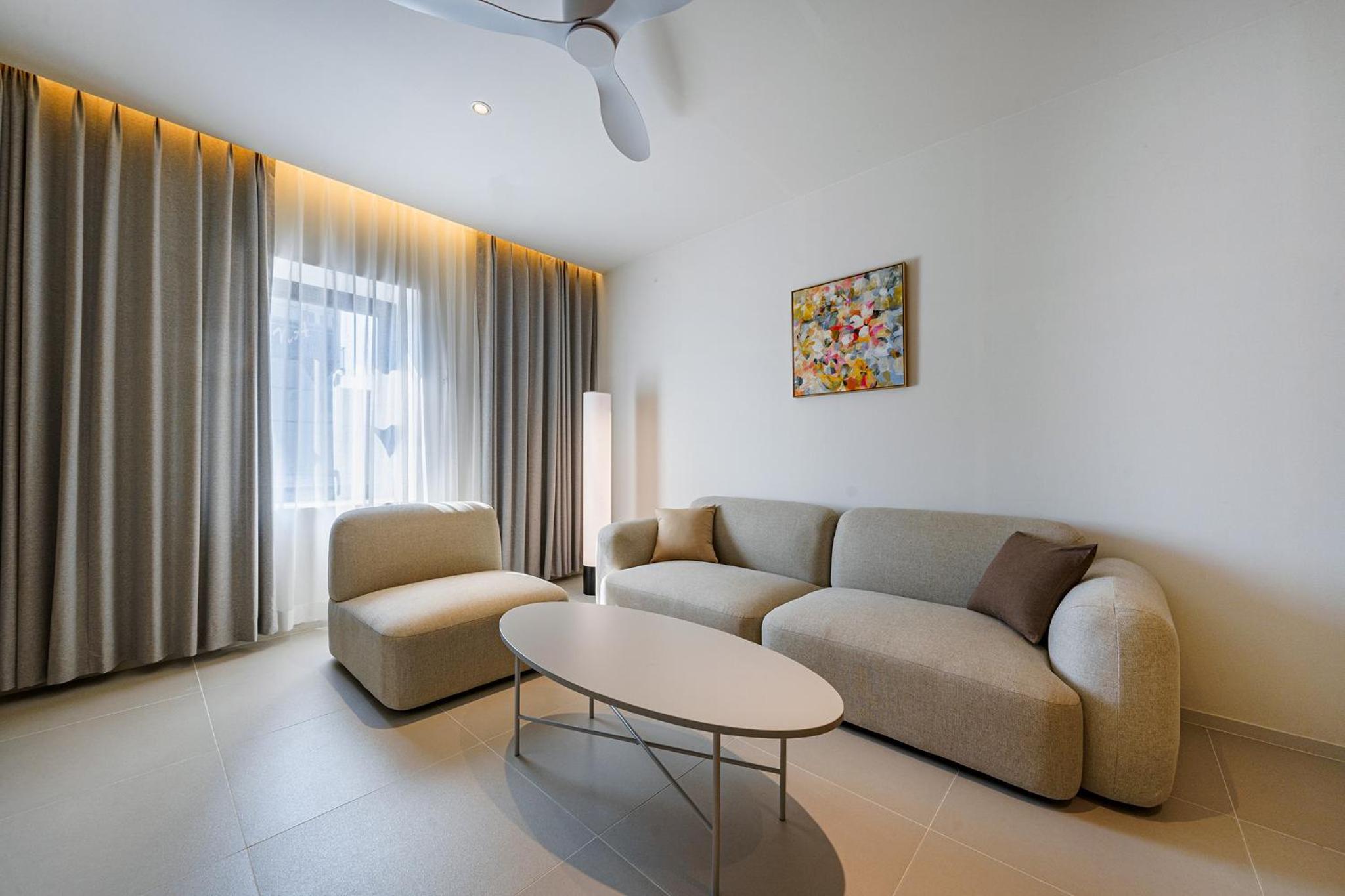 Suite - Photo 13