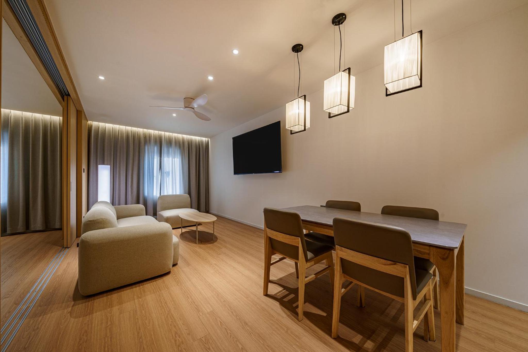 Suite - Photo 16