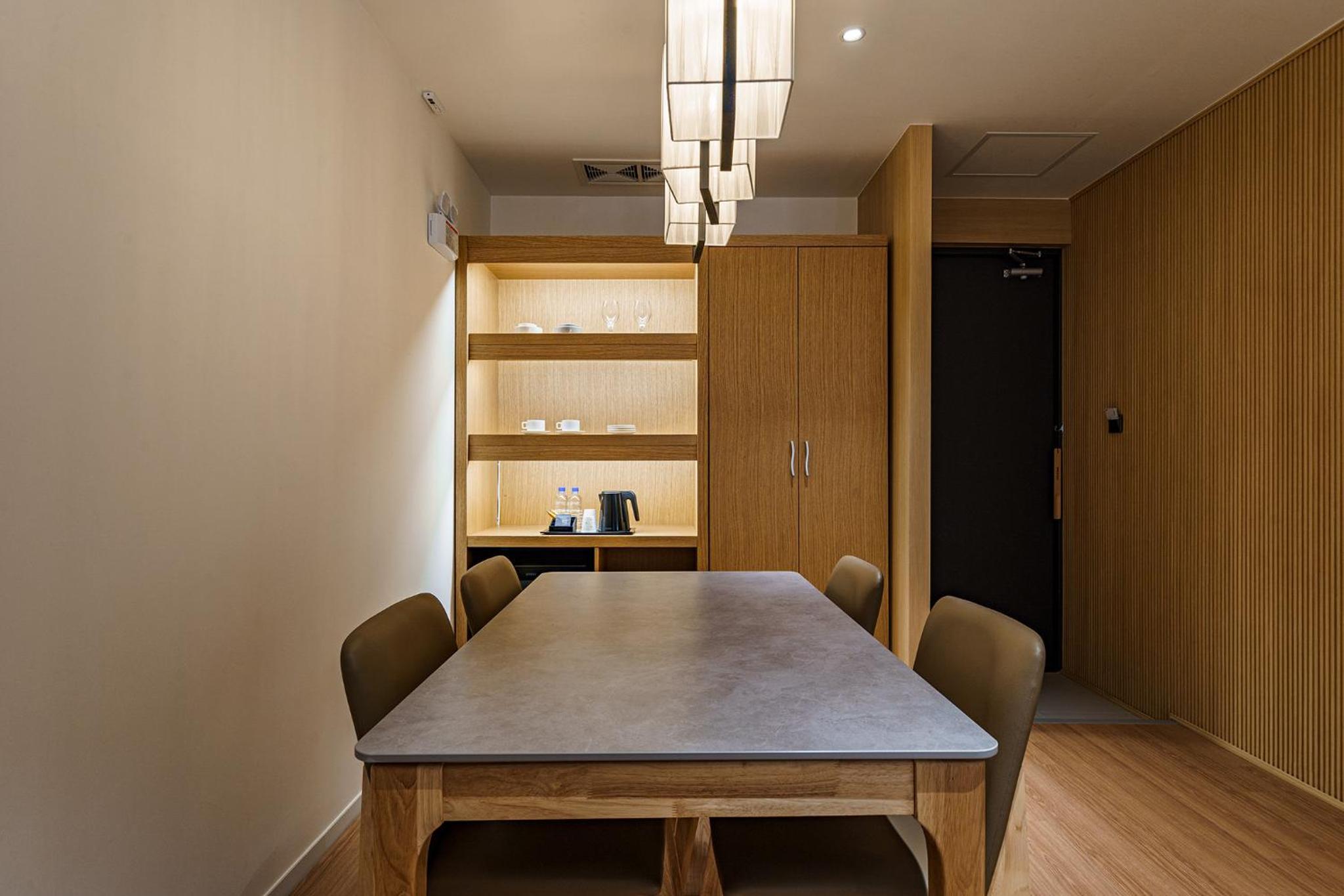 Suite - Photo 8