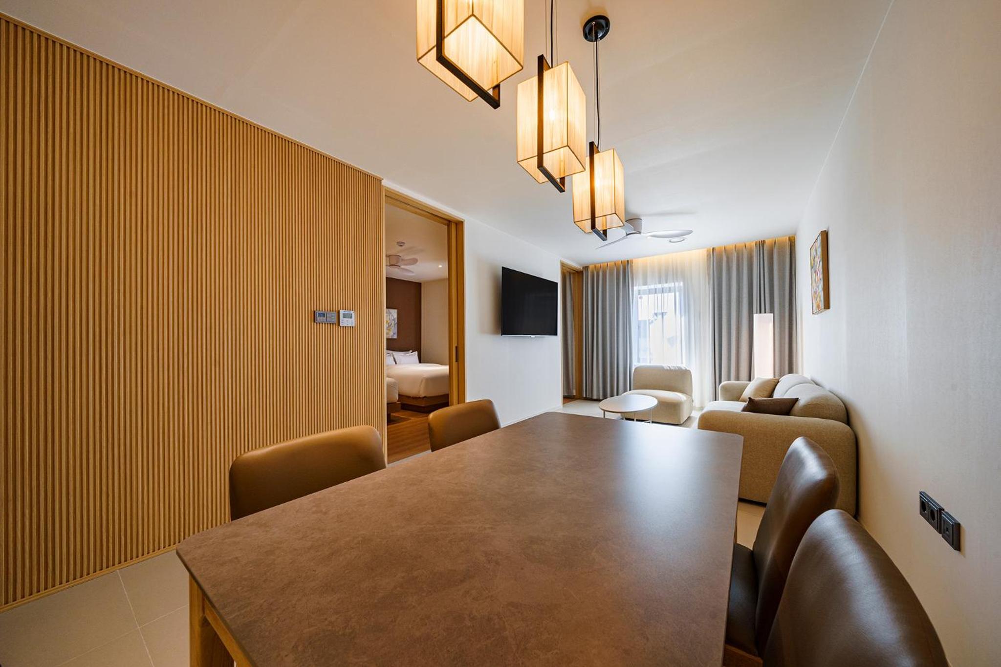 Suite - Photo 18