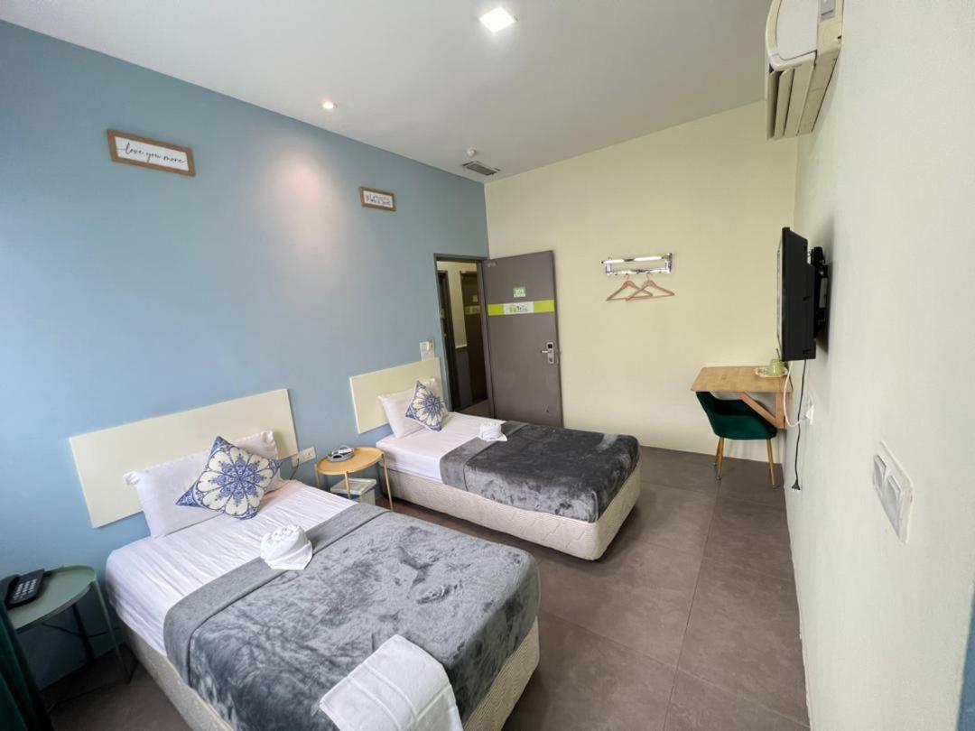 Premier Twin Room photo 2