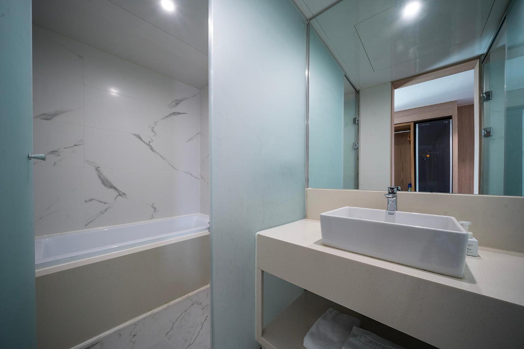 Suite with Terrace - Photo 2