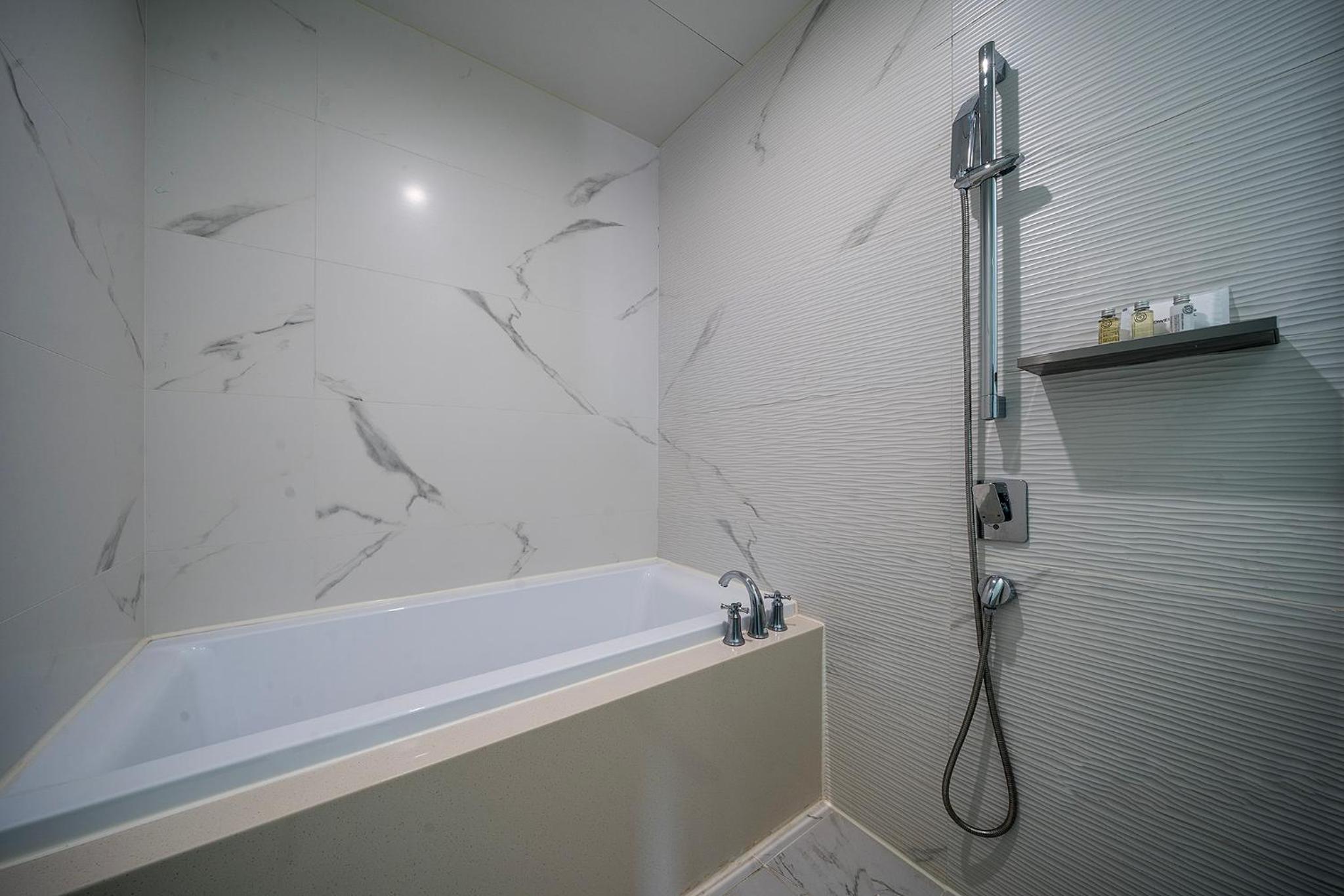 Suite with Terrace - Photo 3