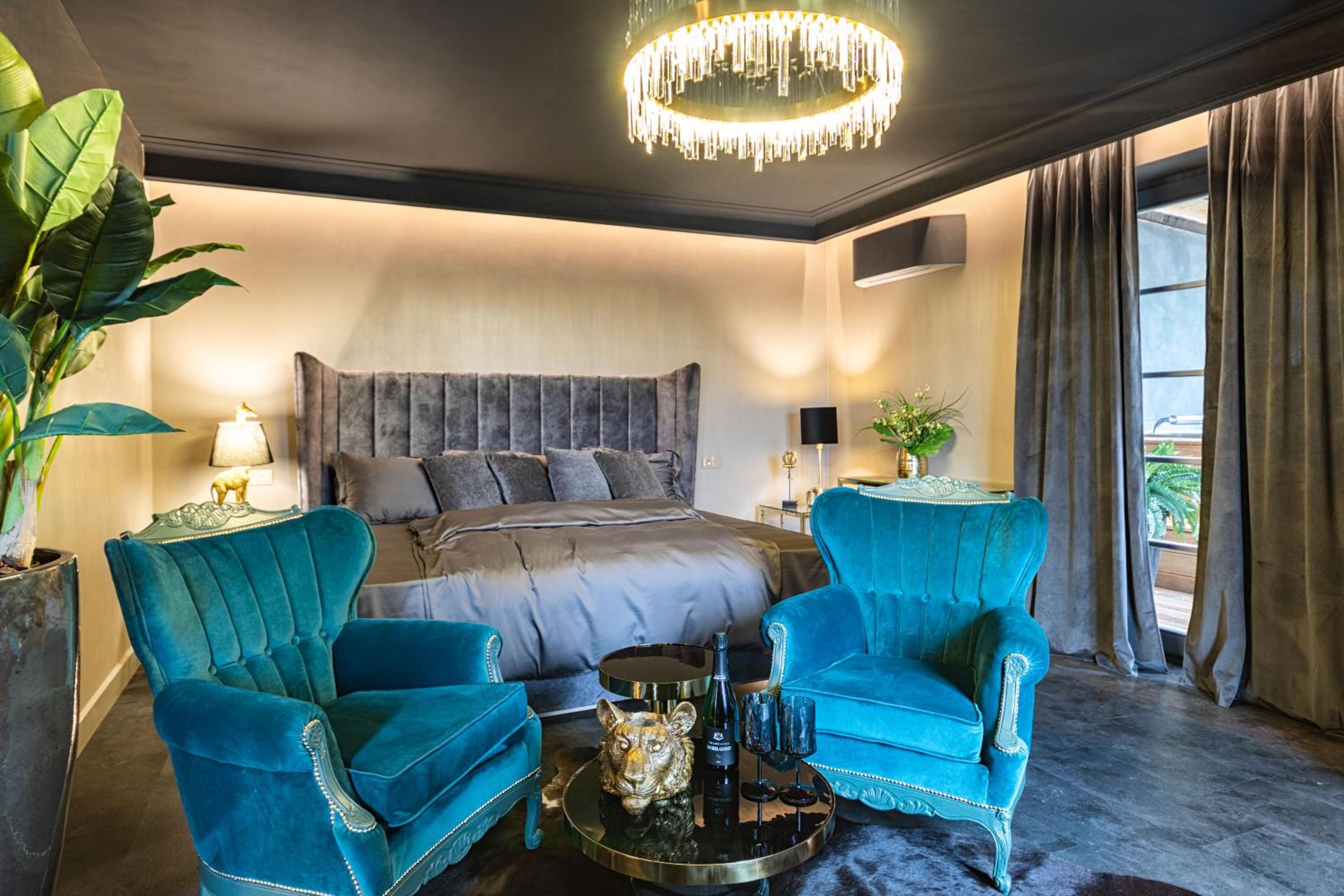Deluxe Apartment