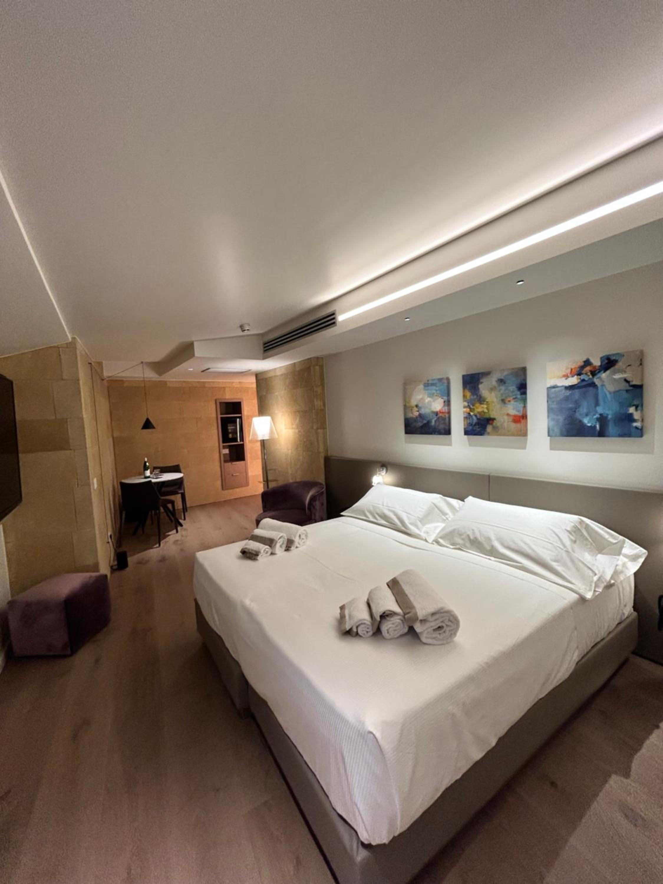 Deluxe Room - Photo 1