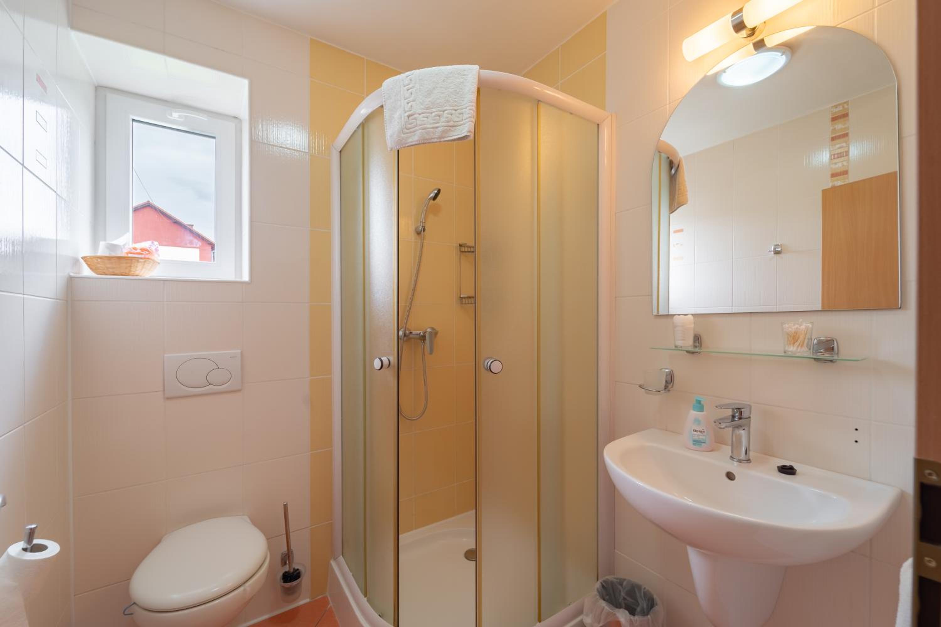 Double or Twin Room - Photo 13