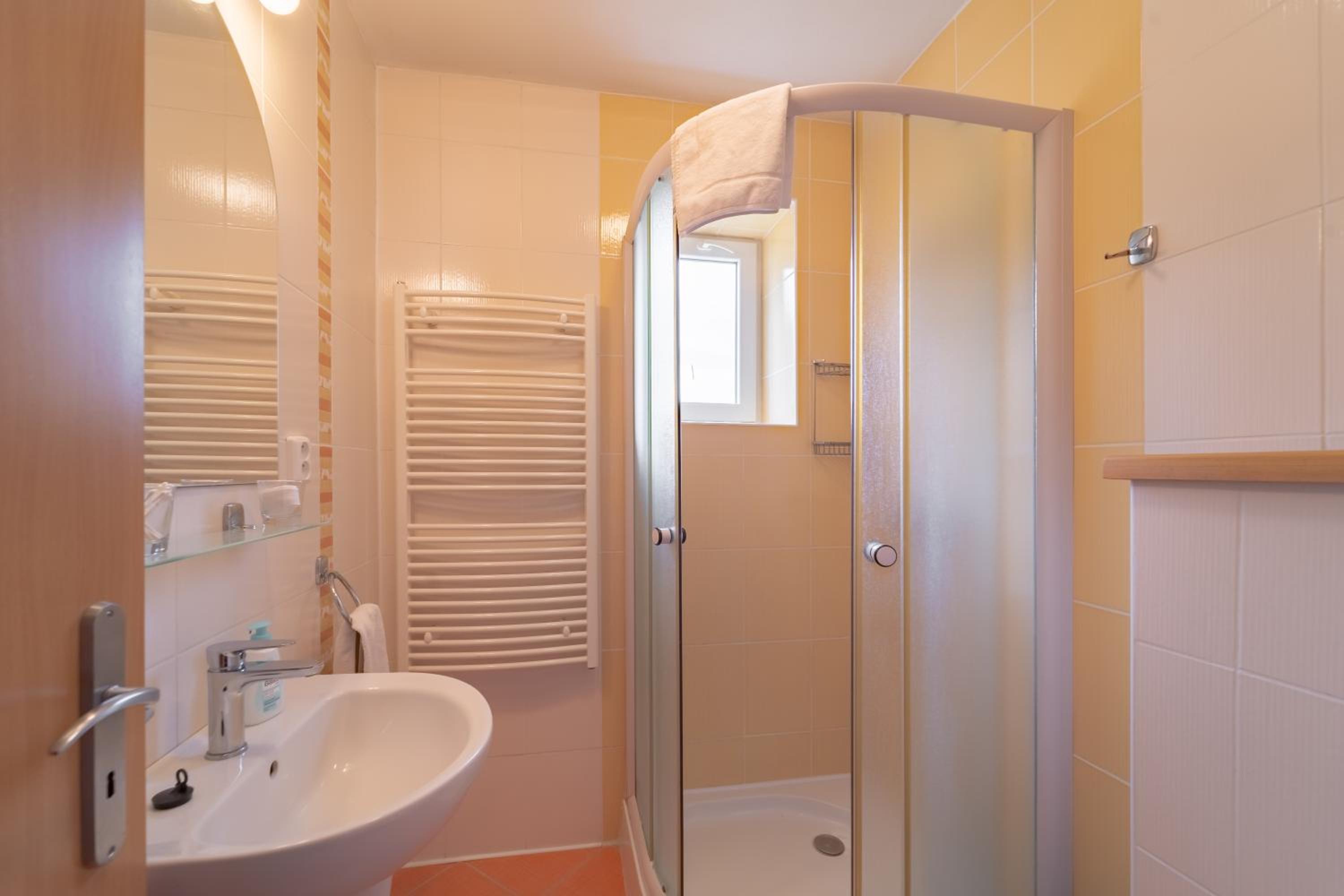 Double or Twin Room - Photo 6