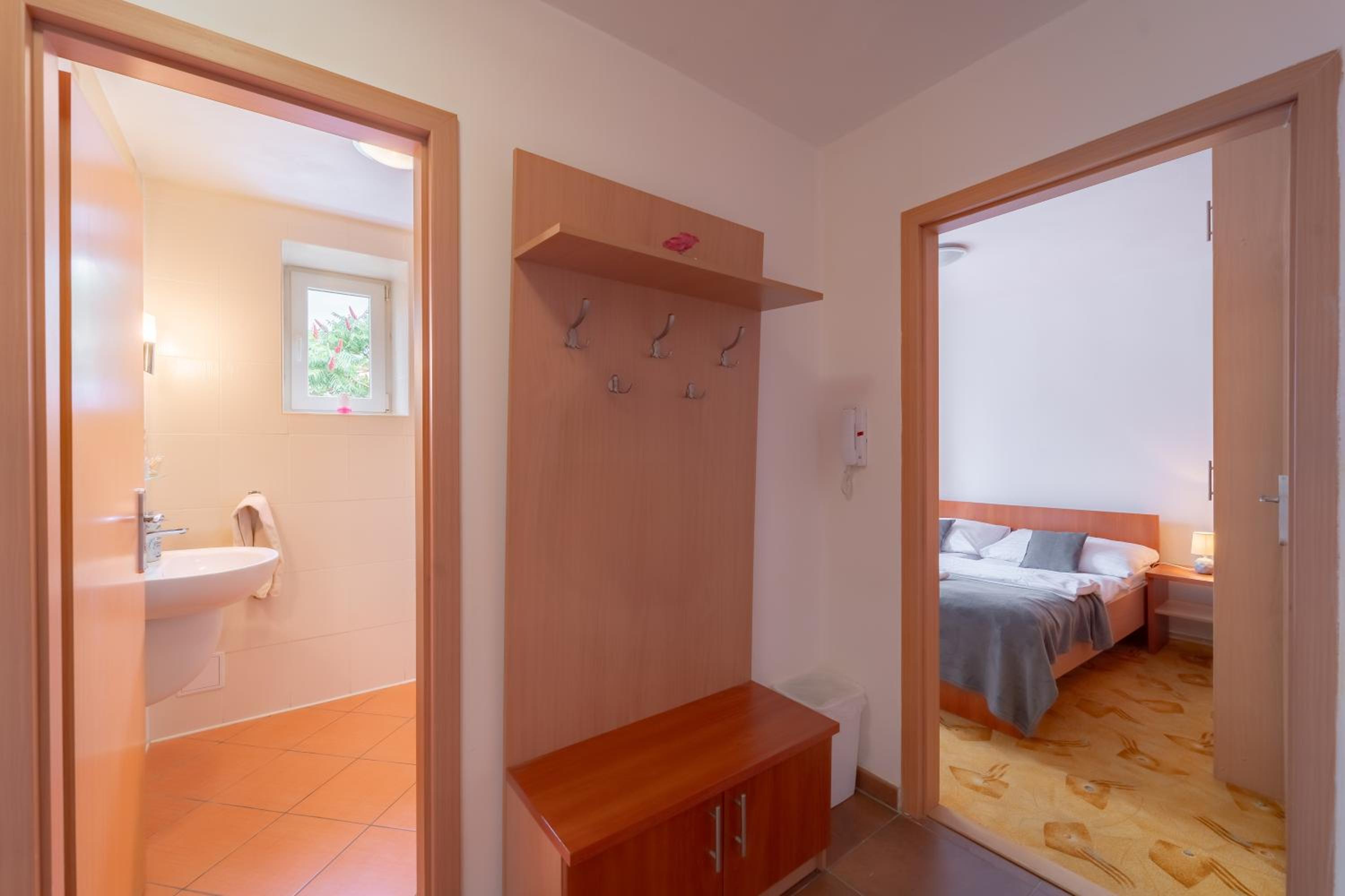 Family Suite with Balcony - Photo 3
