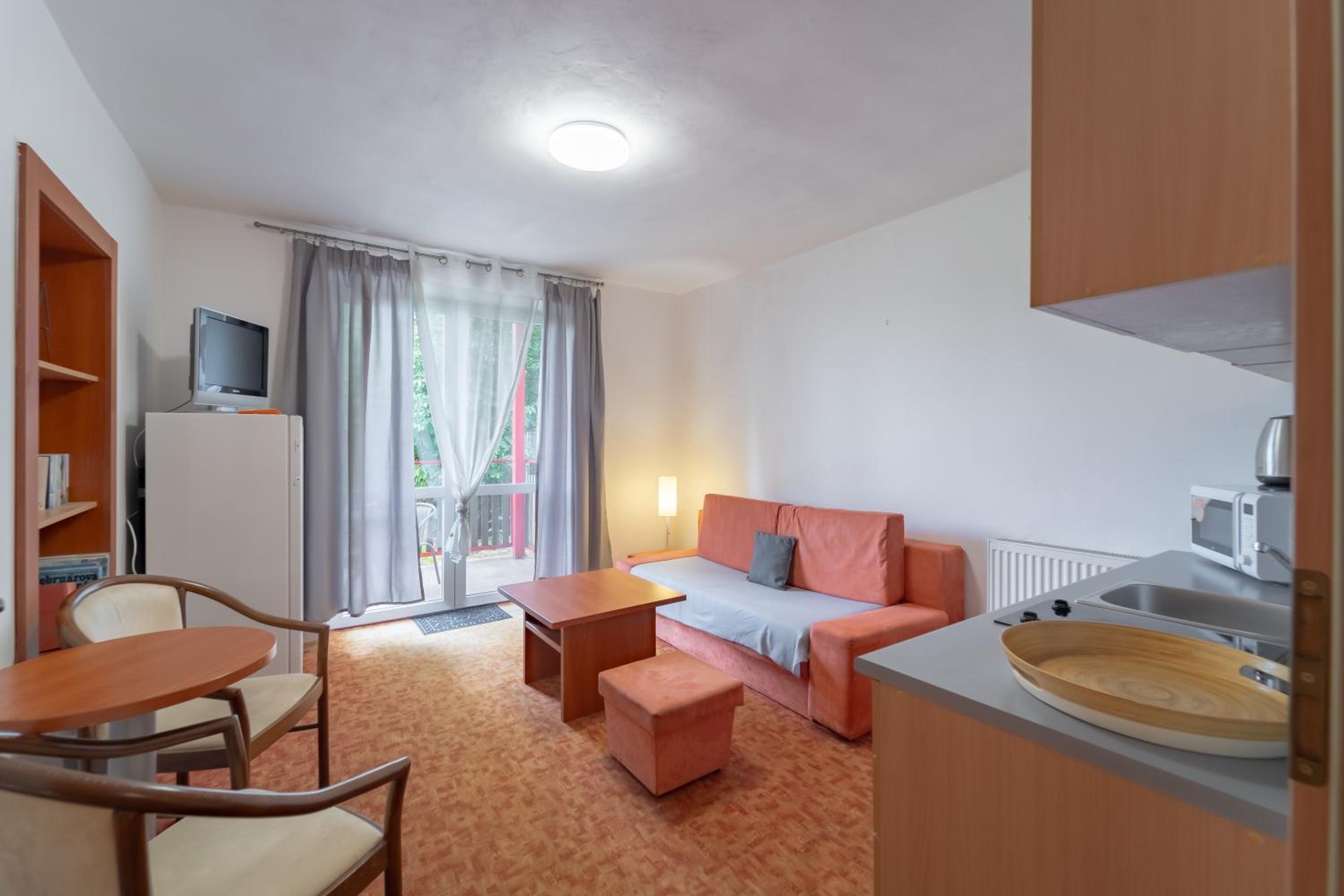 Family Suite with Balcony - Photo 4