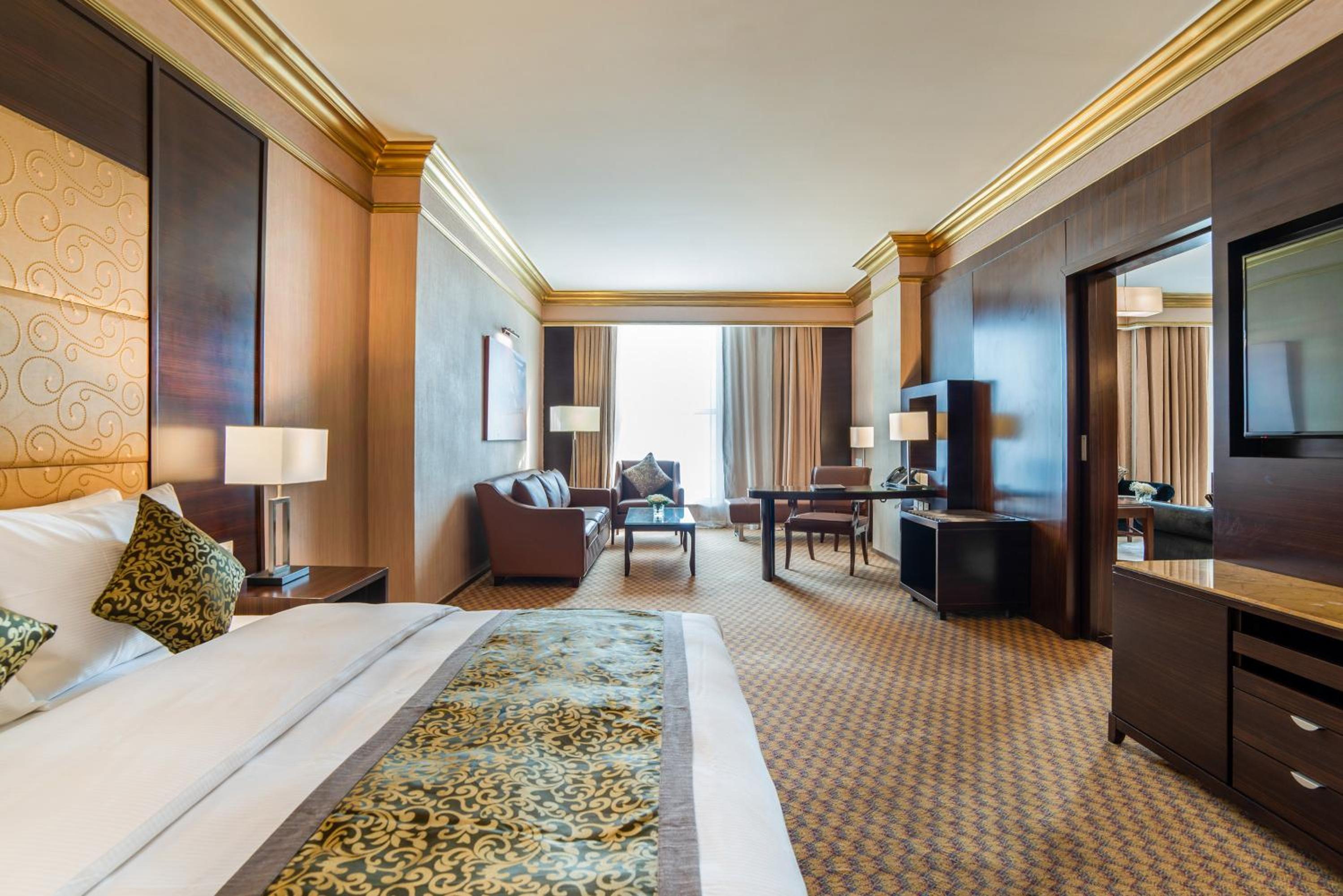 Prestige Suite - Non-Smoking - Photo 2