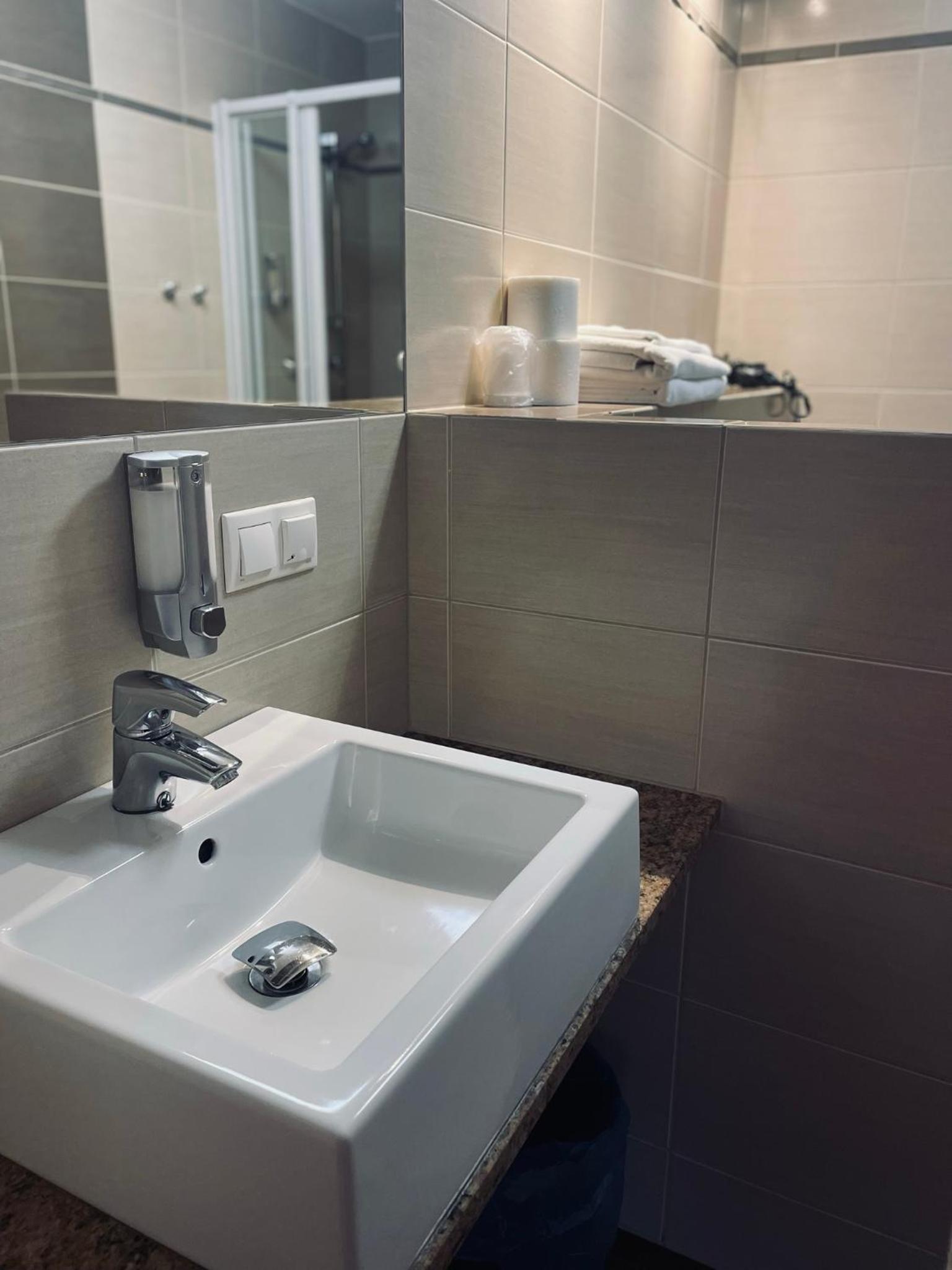 Deluxe Double Or Twin Room photo 3