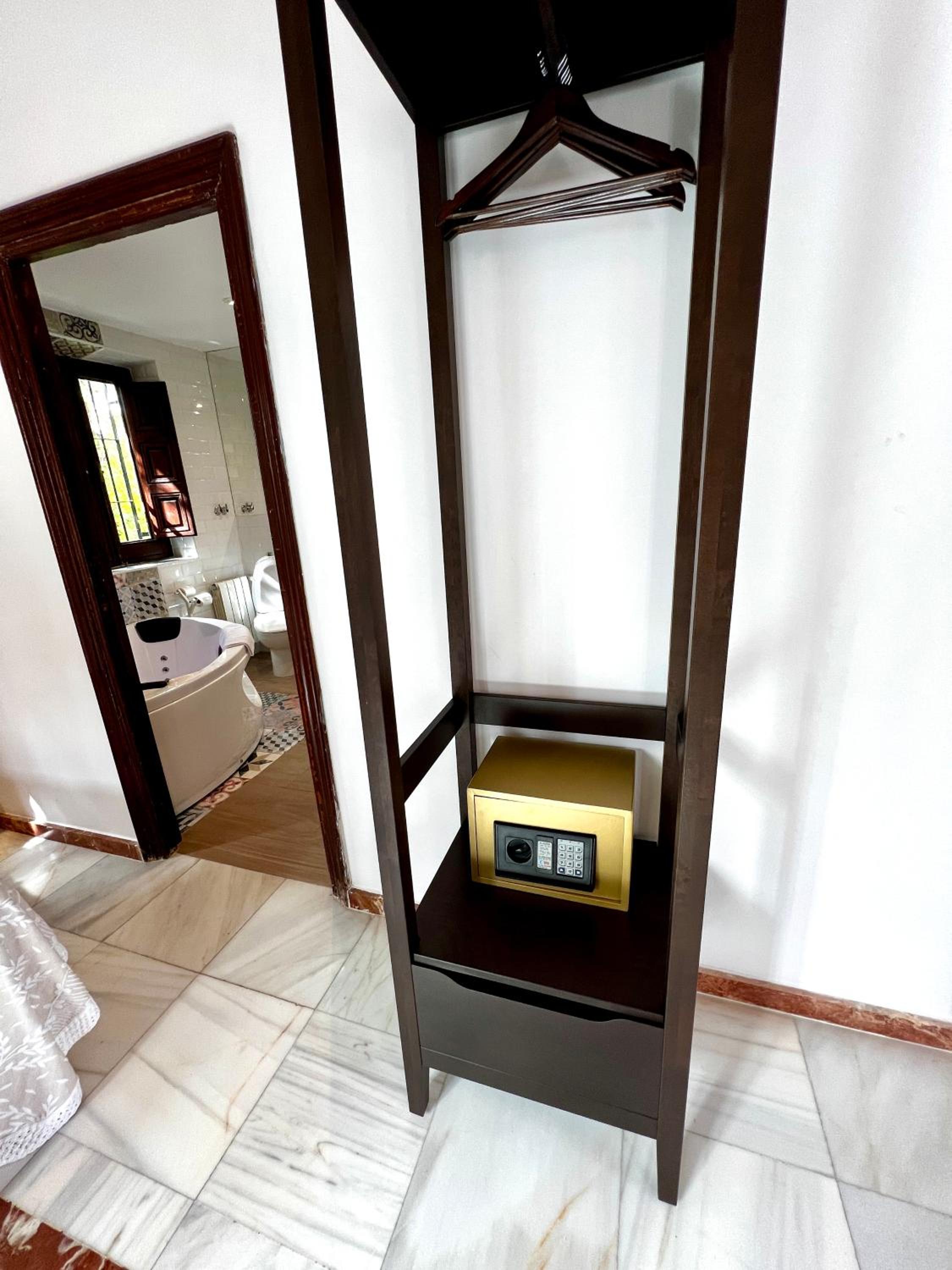 Queen Room with Spa Bath photo 2