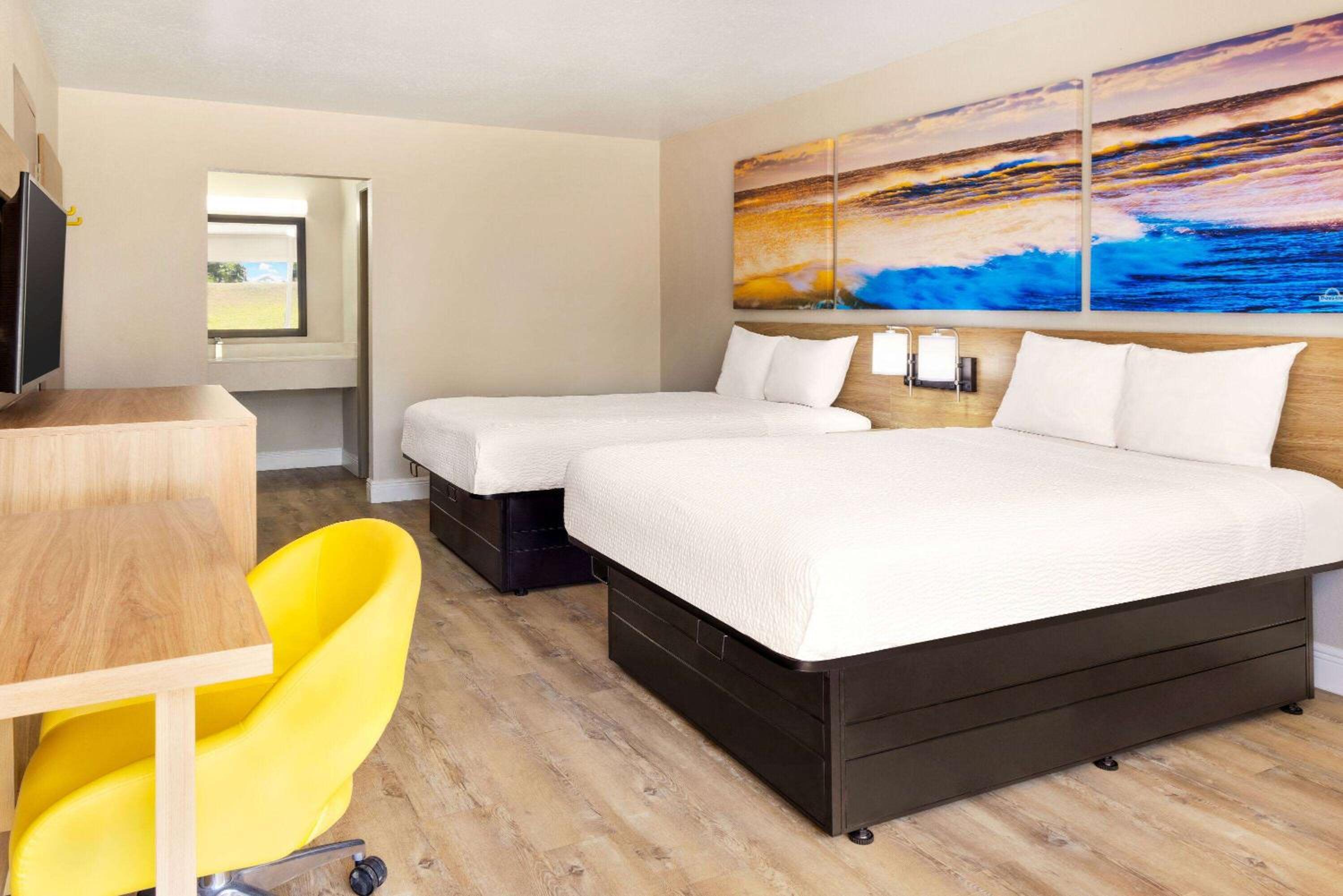 Double Room with Two Double Beds - Smoking - Photo 4