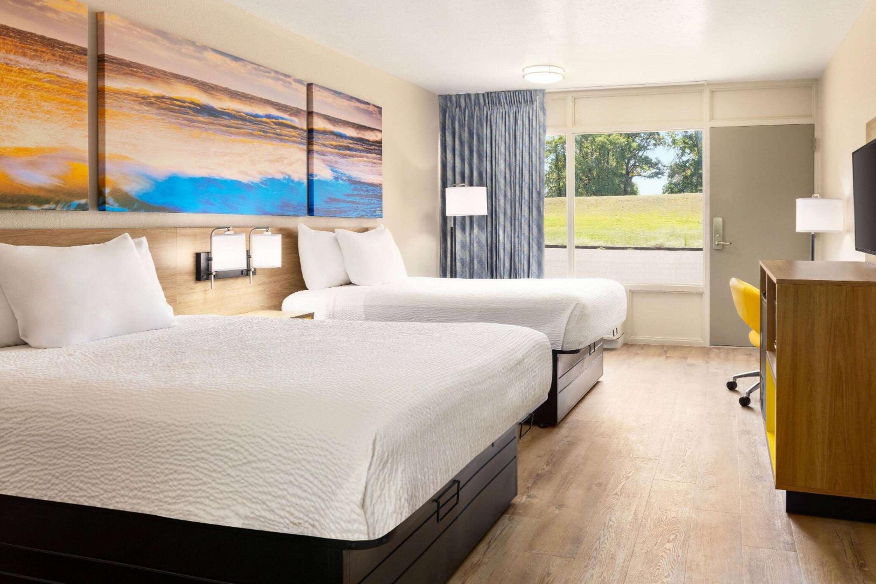 Double Room with Two Double Beds - Smoking - Photo 1