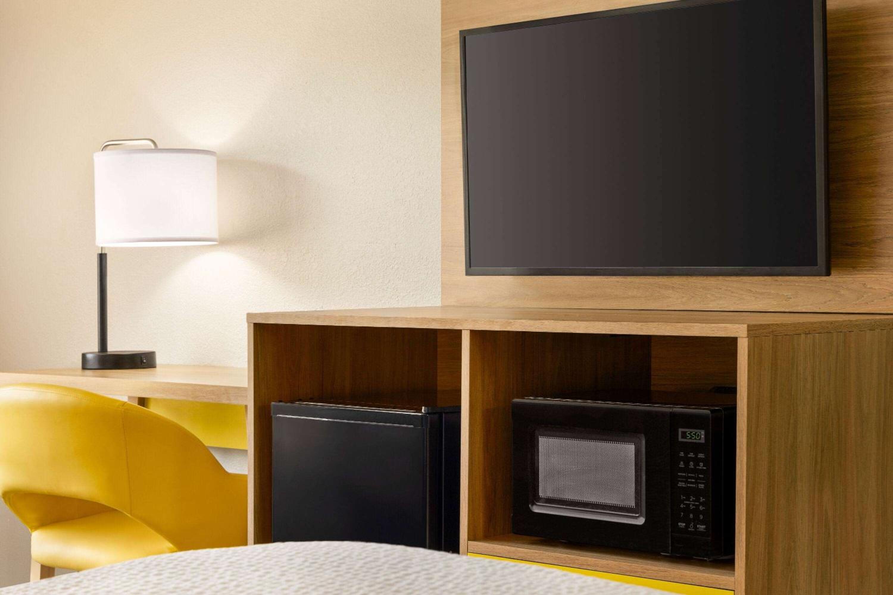 Double Room with Two Double Beds - Smoking - Photo 2