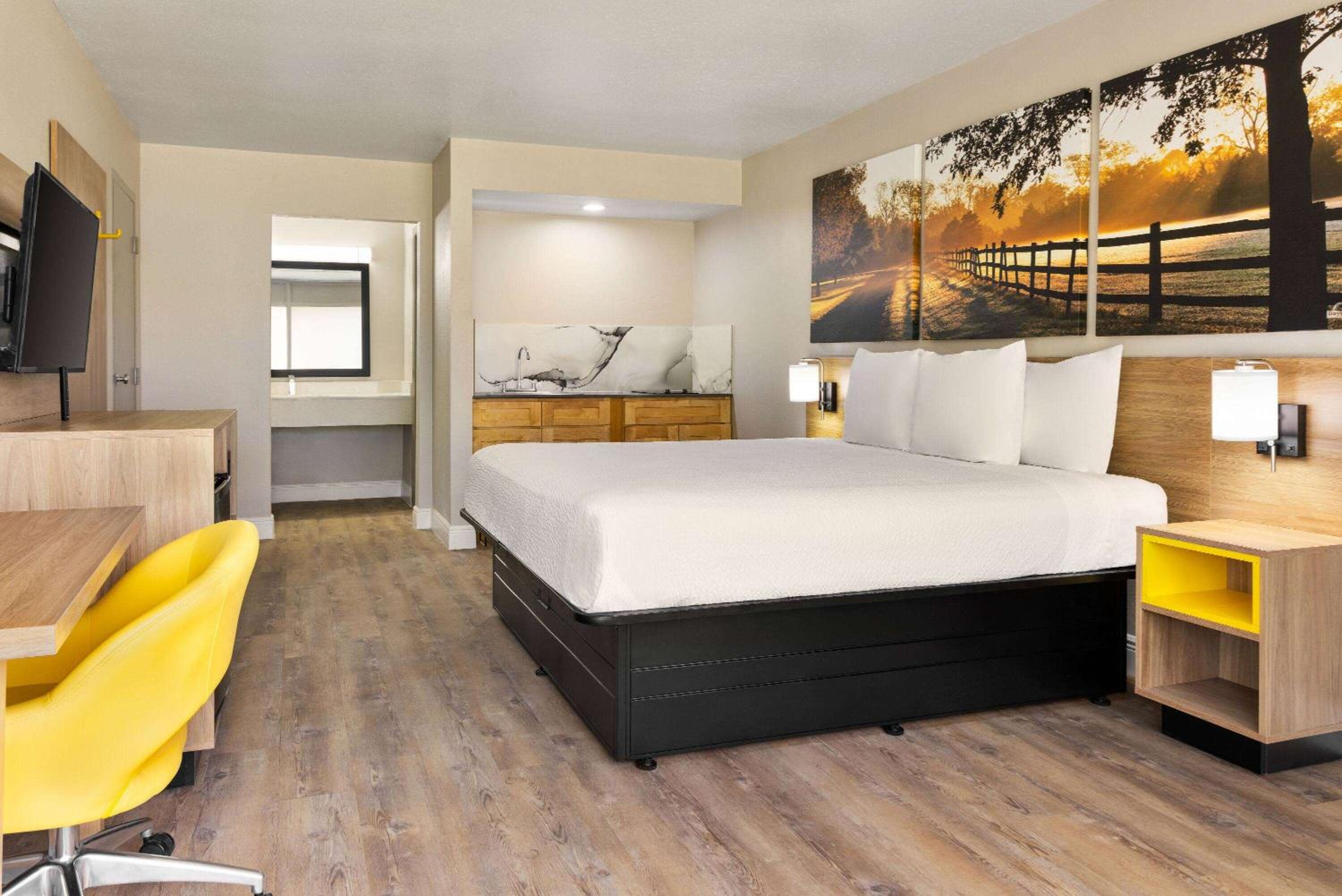 King Room with Kitchenette - Non-Smoking - Photo 9