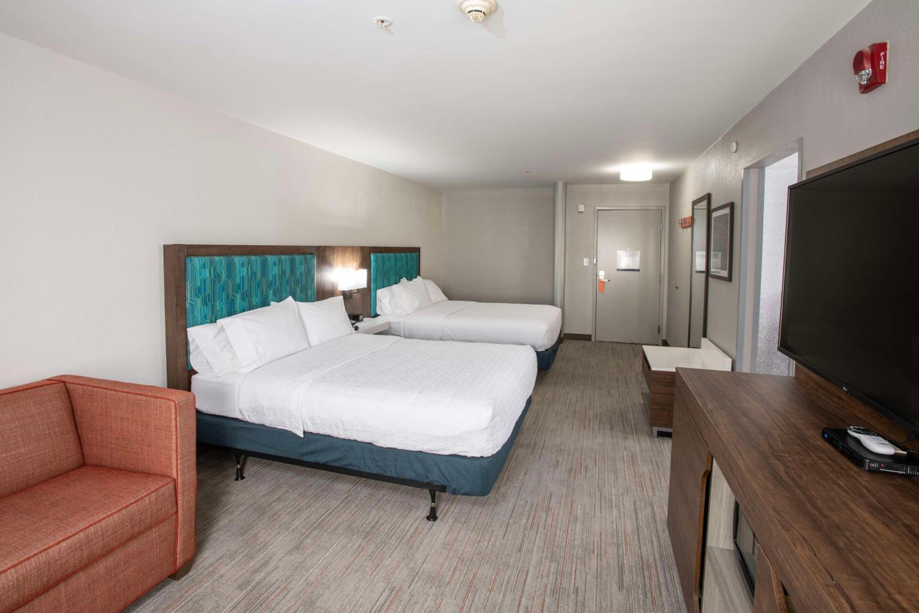 Queen Room with Two Queen Beds - Mobility and Hearing Access/Non-Smoking photo 1