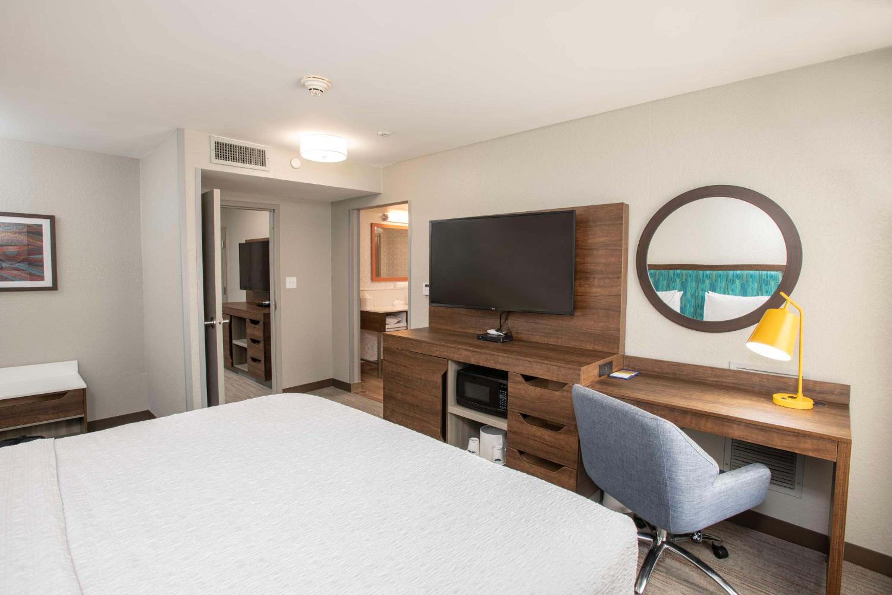 One-Bedroom Suite - Non-Smoking - Photo 5