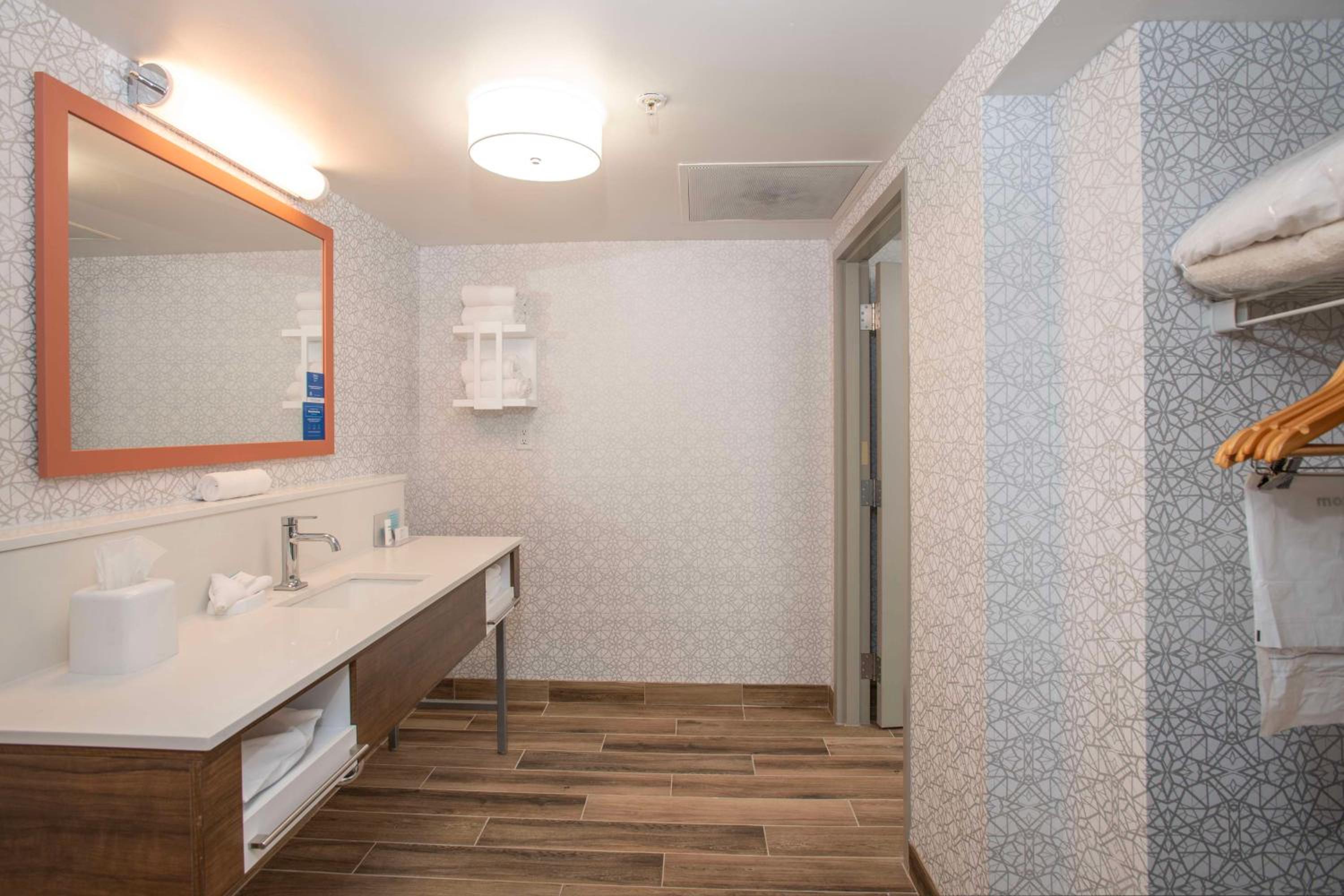 One-Bedroom Suite - Non-Smoking - Photo 3