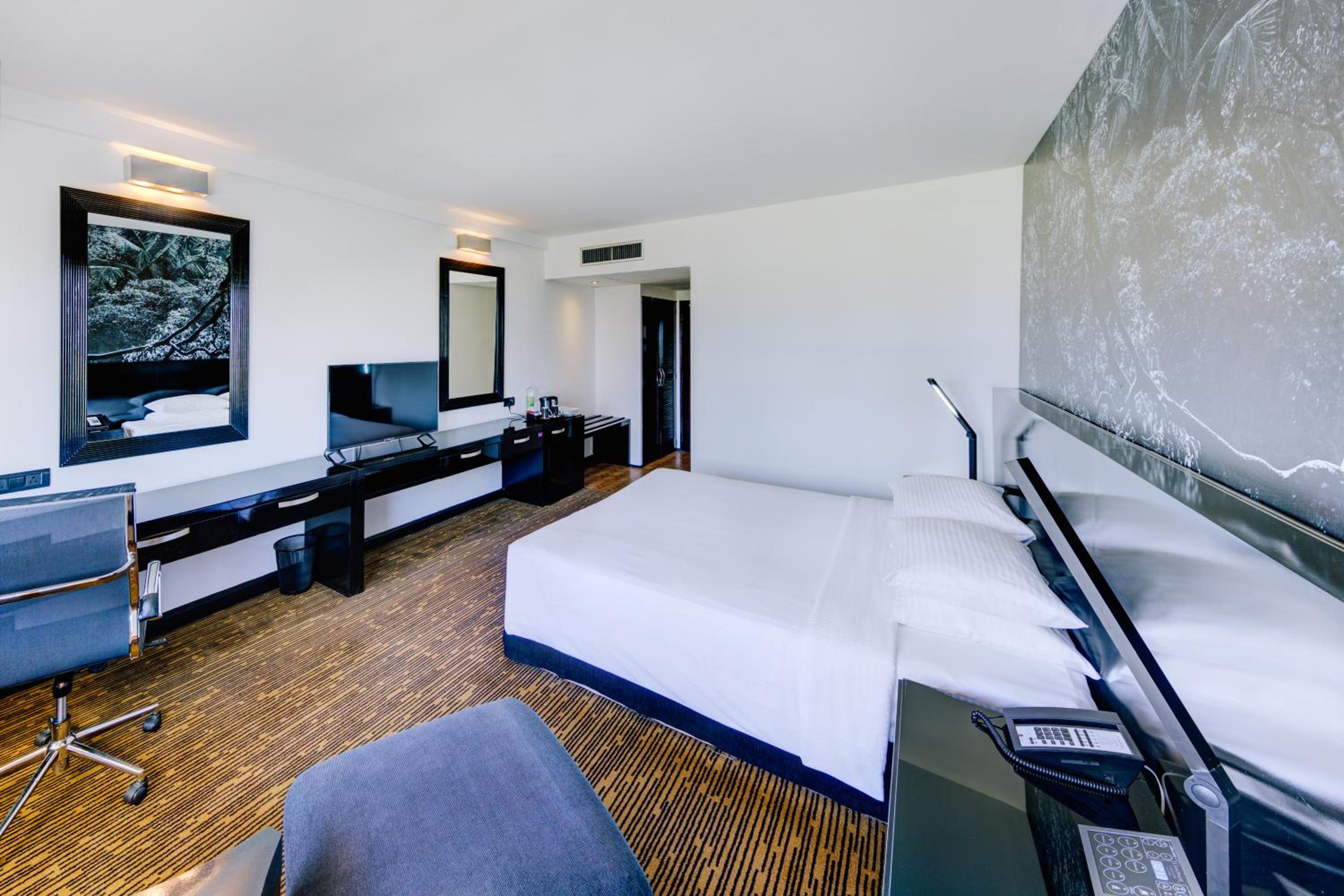 Executive Room with Lounge Access