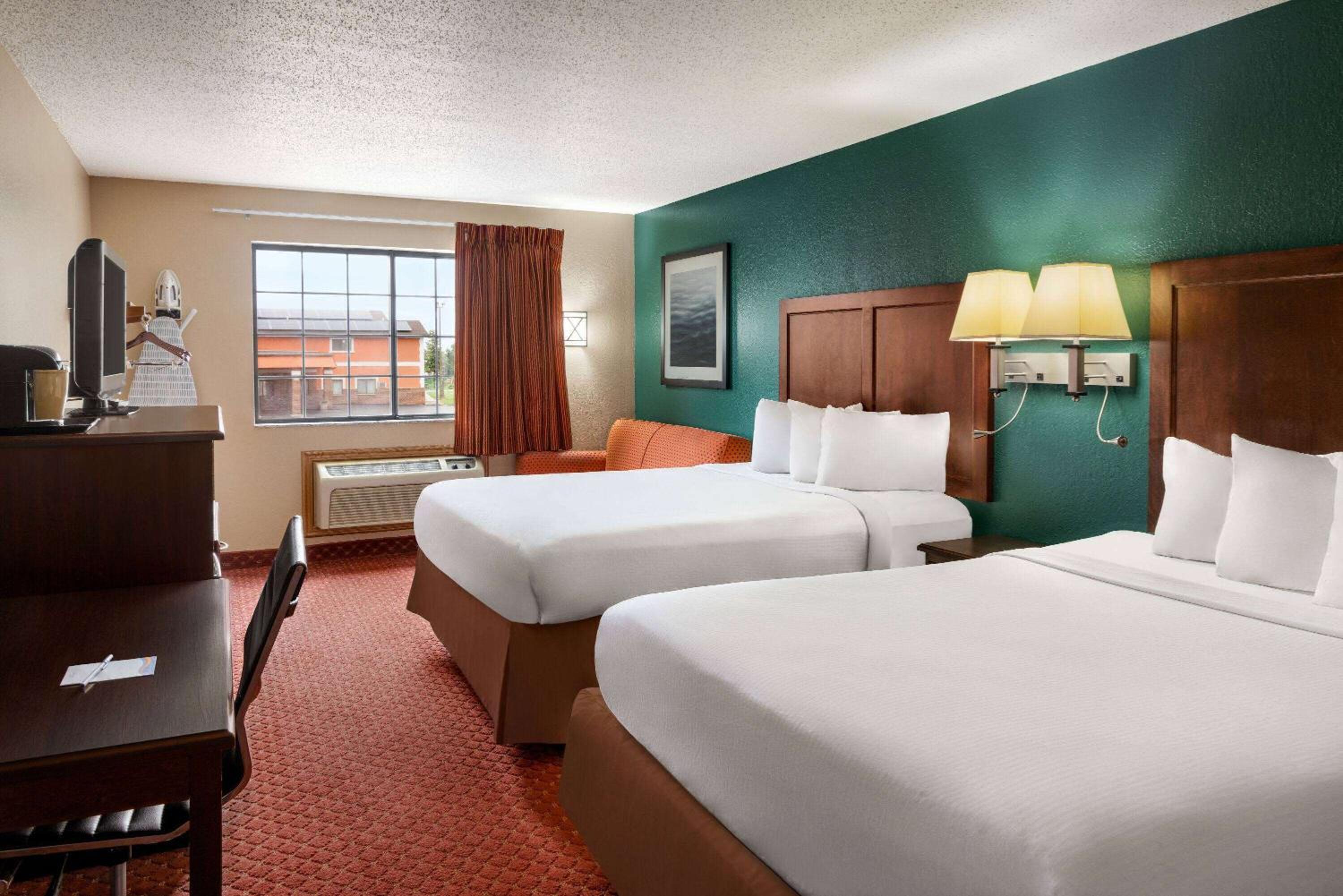 Queen Room with Two Queen Beds - Non-Smoking - Photo 1