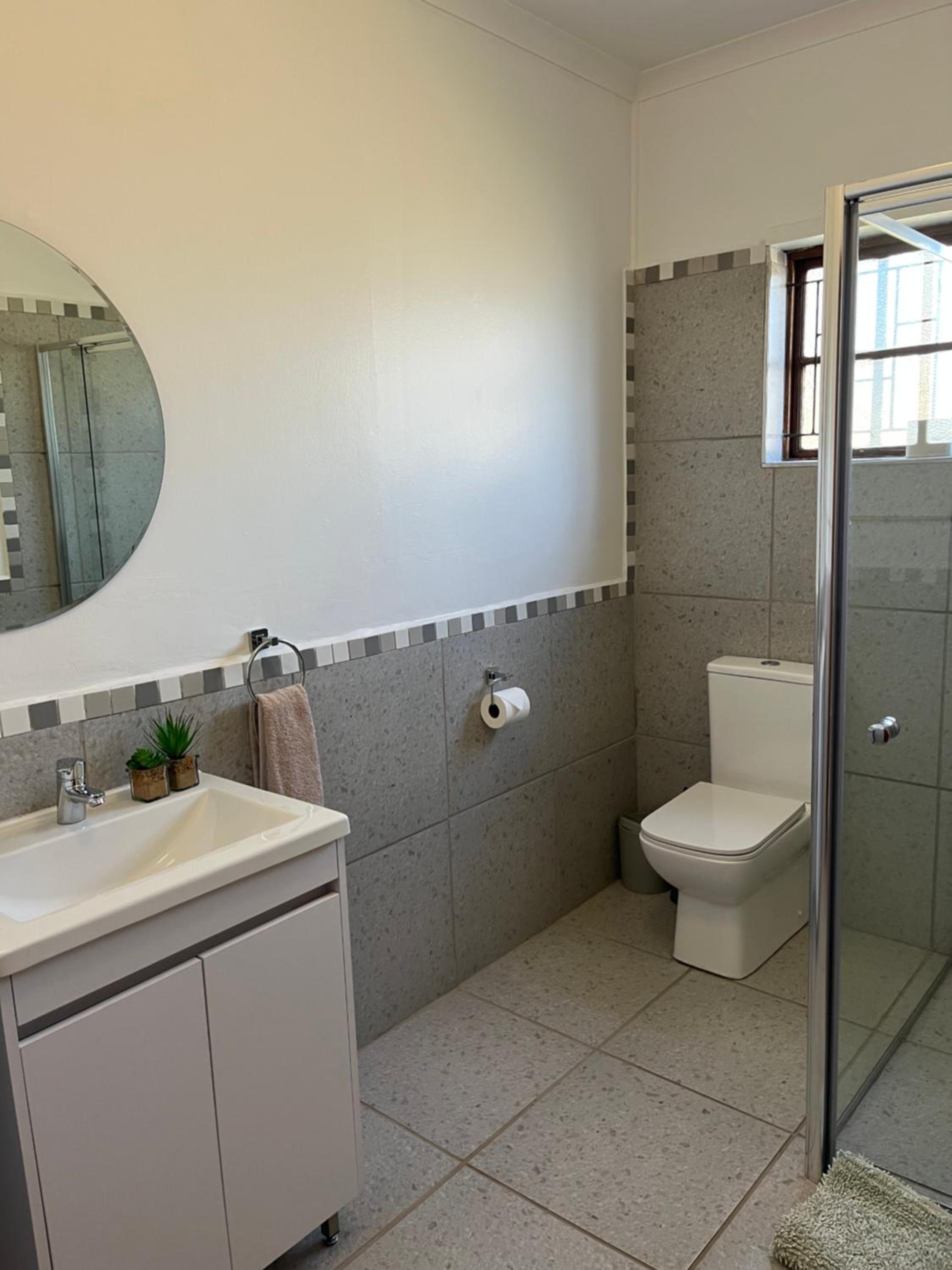 Two-Bedroom Apartment - Photo 18