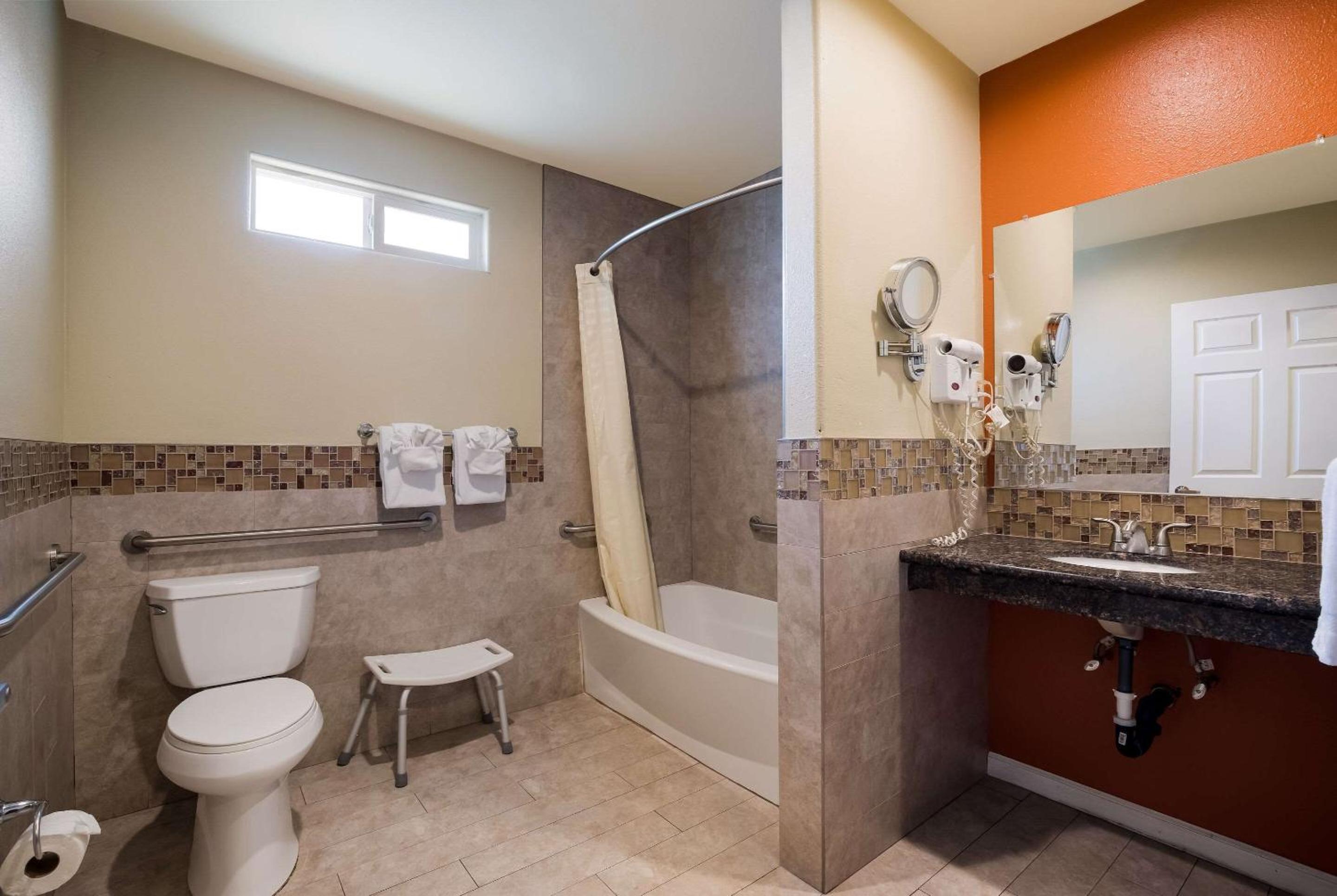 Queen Room - Disability Access/Non-Smoking - Photo 5