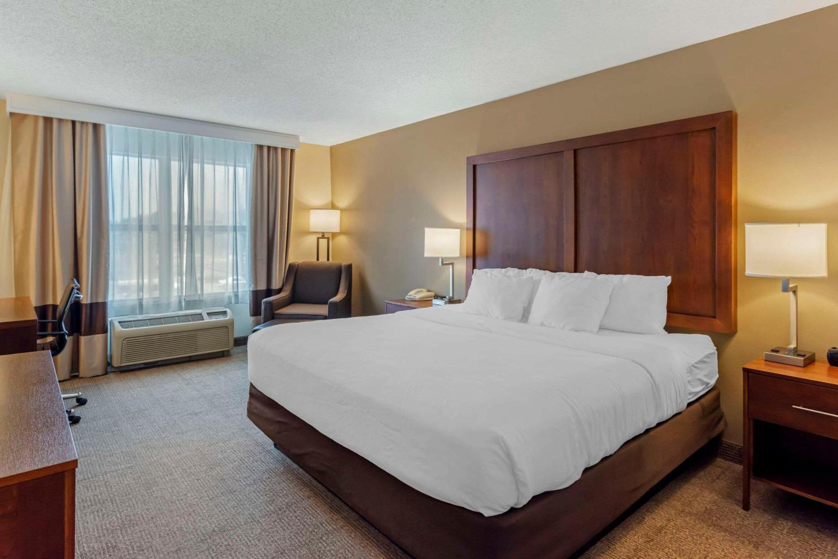 King Room - Non-Smoking - Photo 1