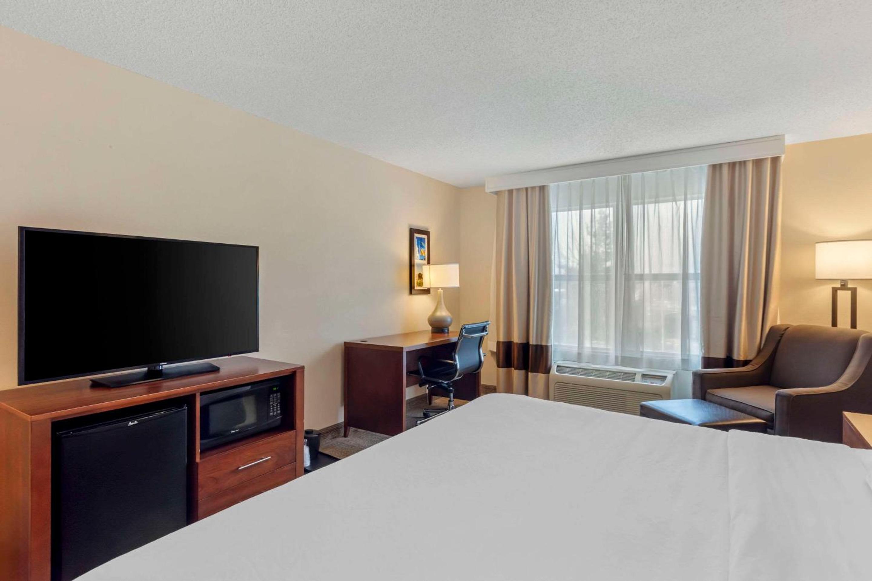 King Room - Non-Smoking - Photo 2