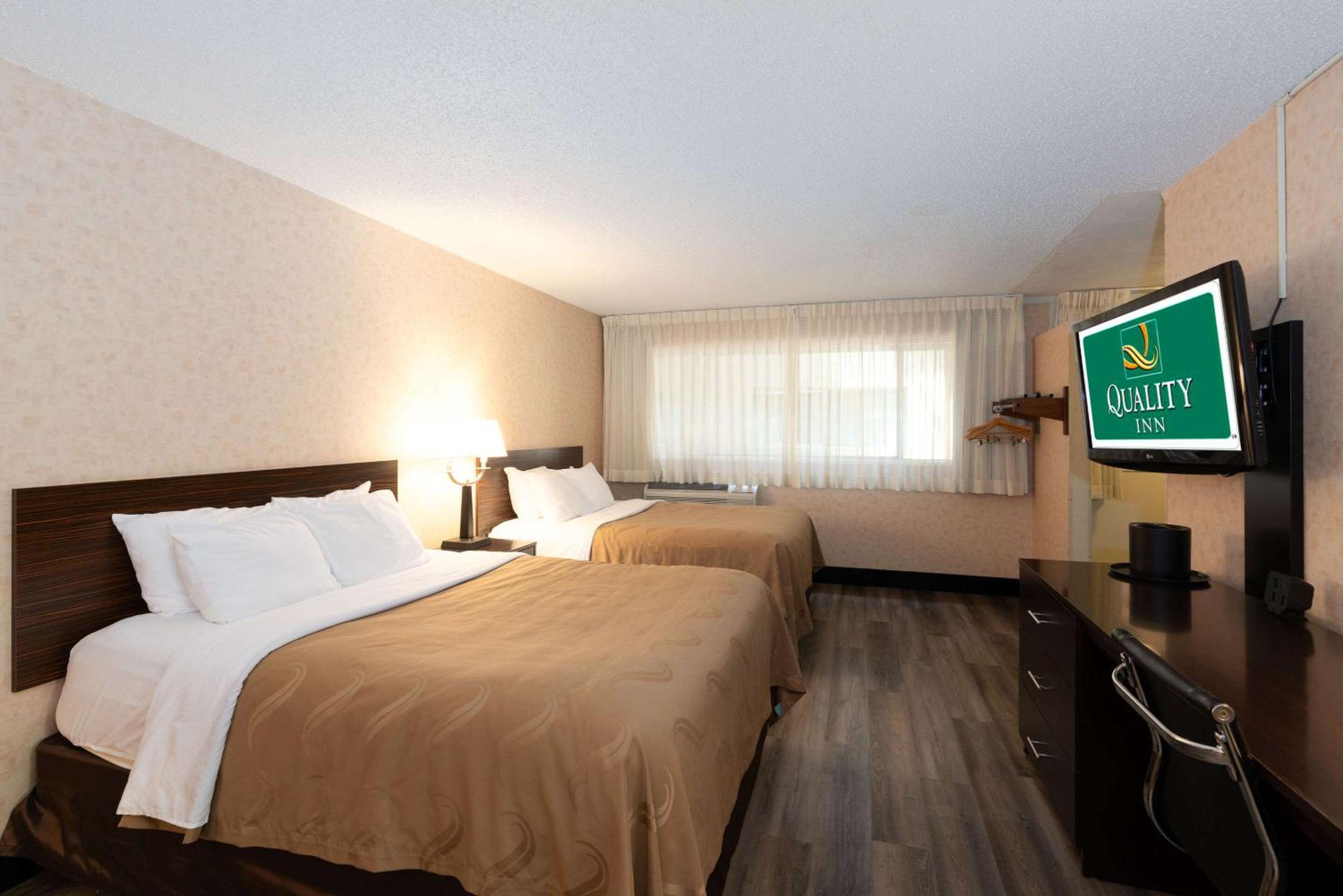 Queen Room with Two Queen Beds - Non Smoking - Photo 1