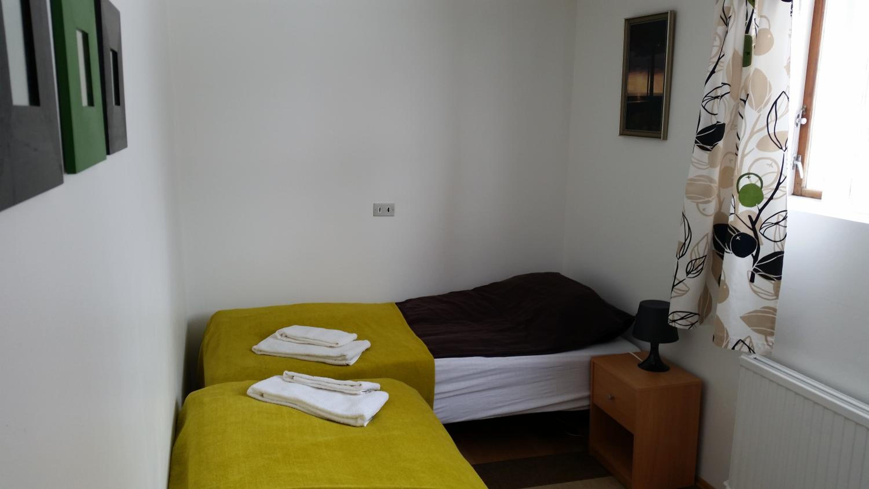 Twin Room with Bathroom - Photo 2
