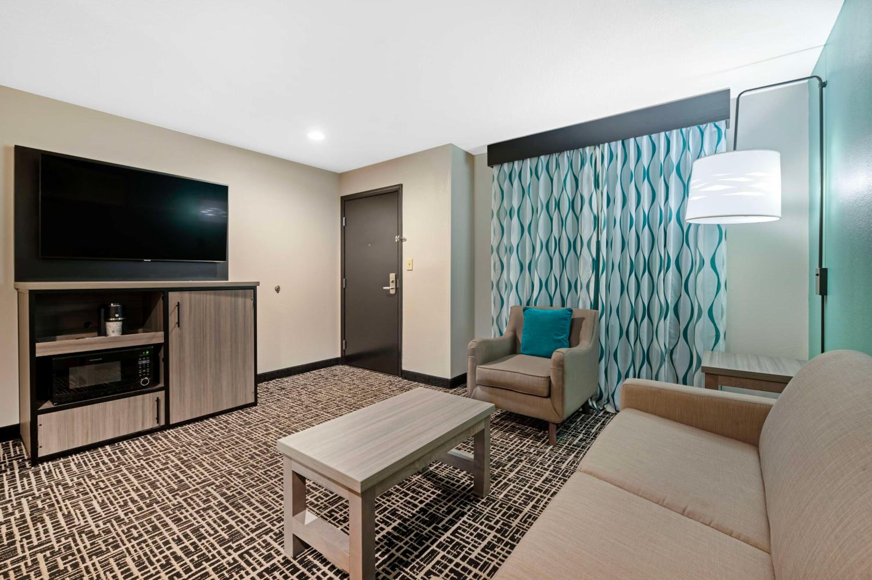 Two-Bedrooms King Suite - Photo 3