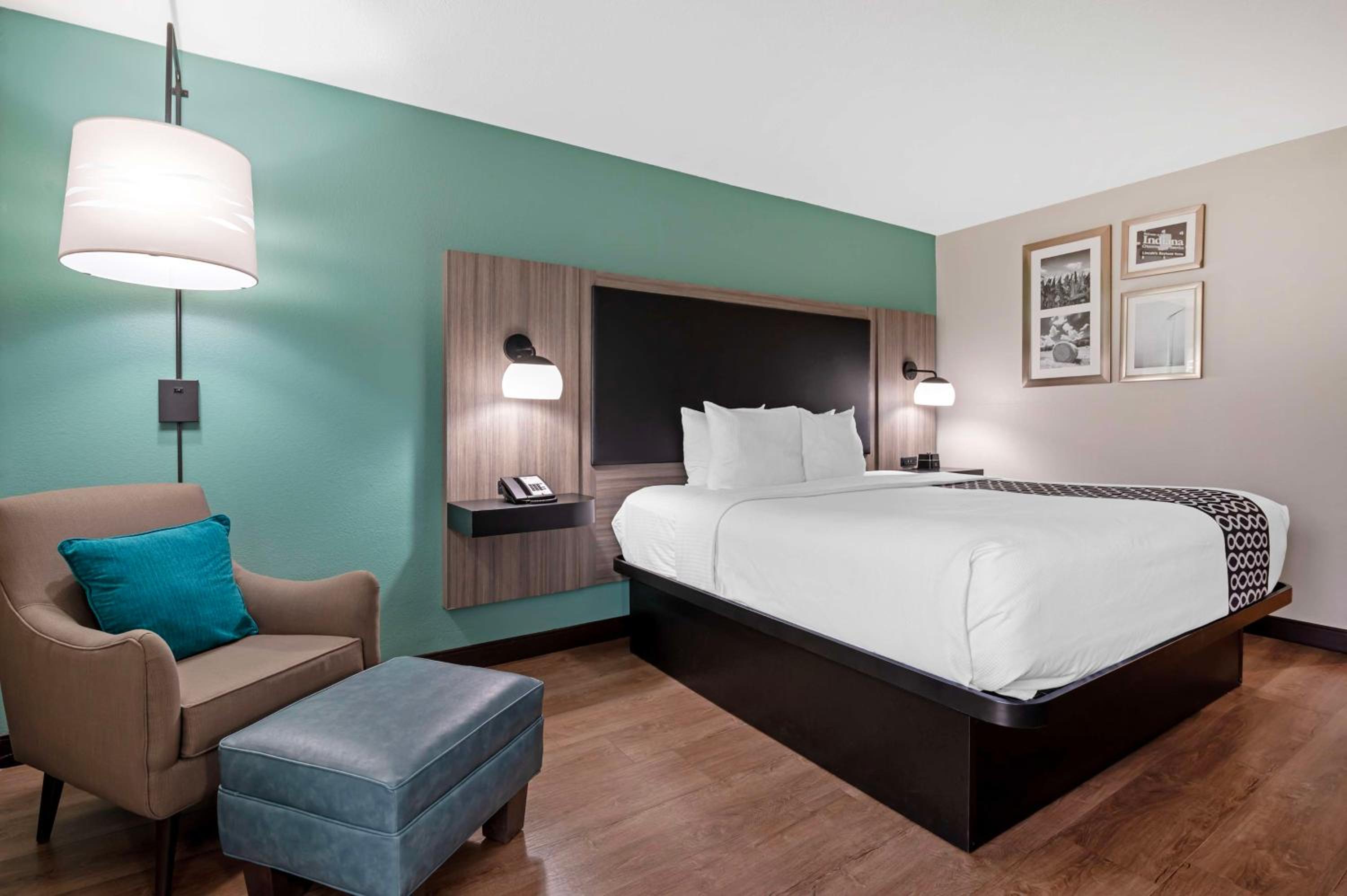 King Room - Pet Friendly/Non-Smoking - Photo 2